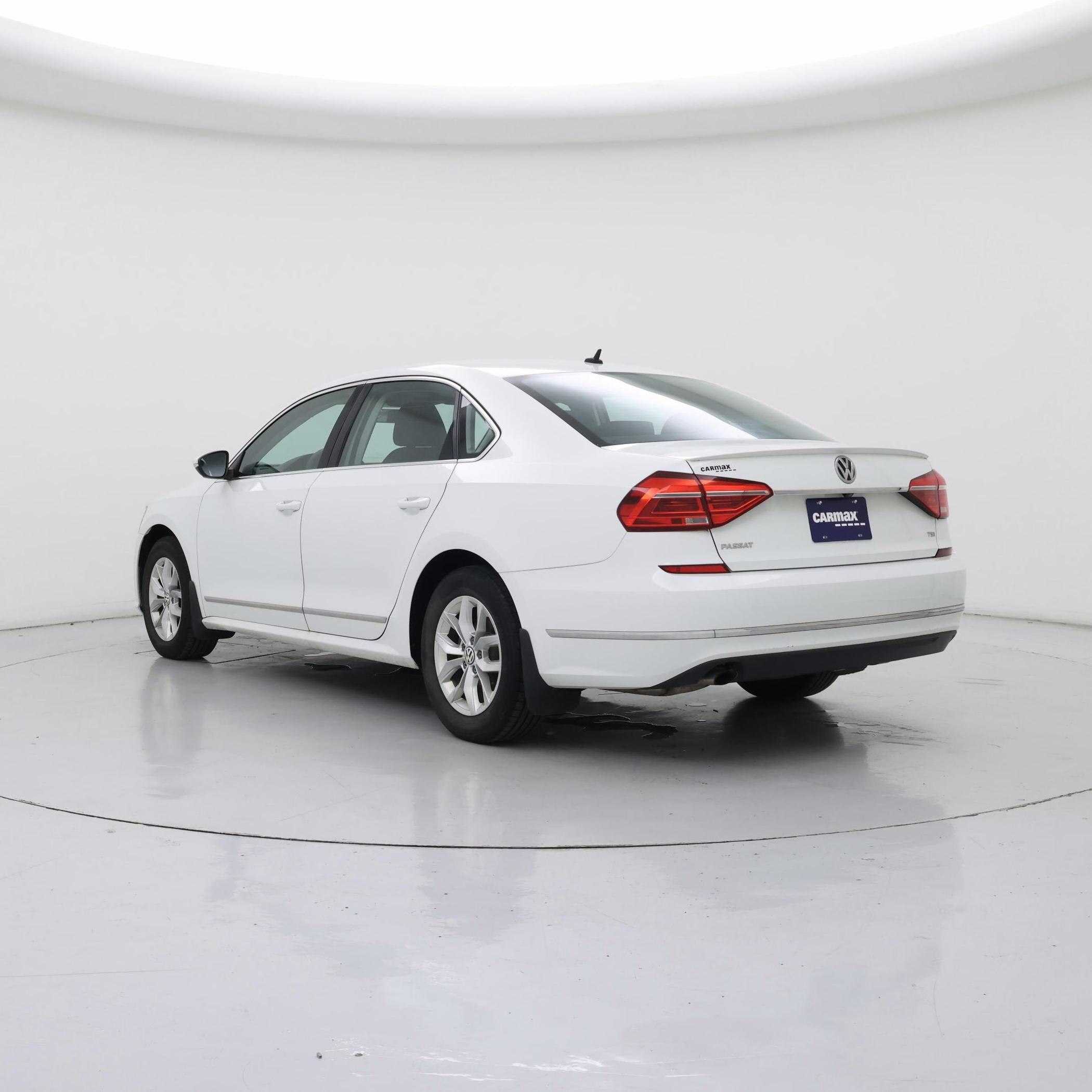Thumbnail: 2016 Volkswagen Passat - 2