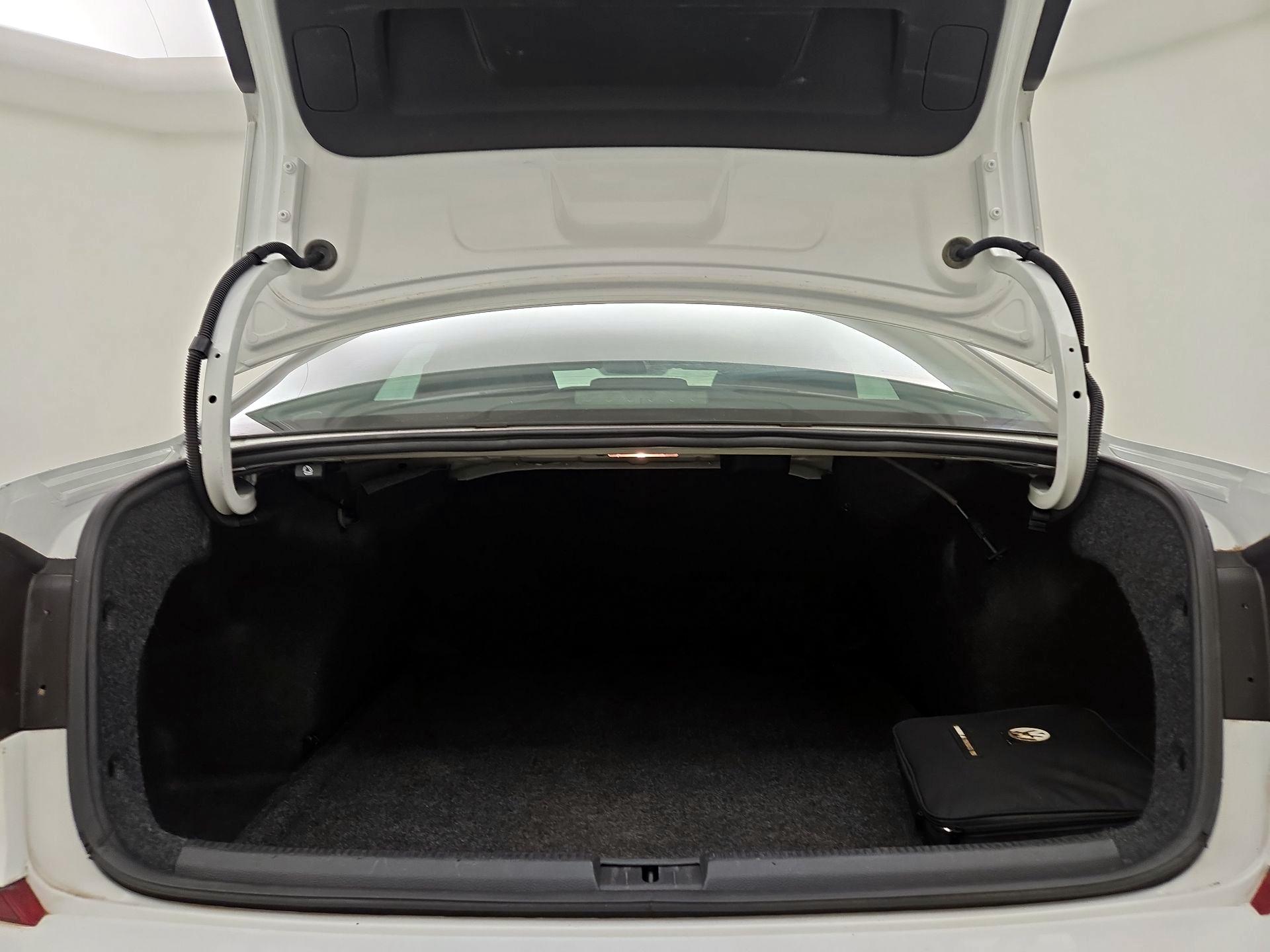 Thumbnail: 2016 Volkswagen Passat - 20