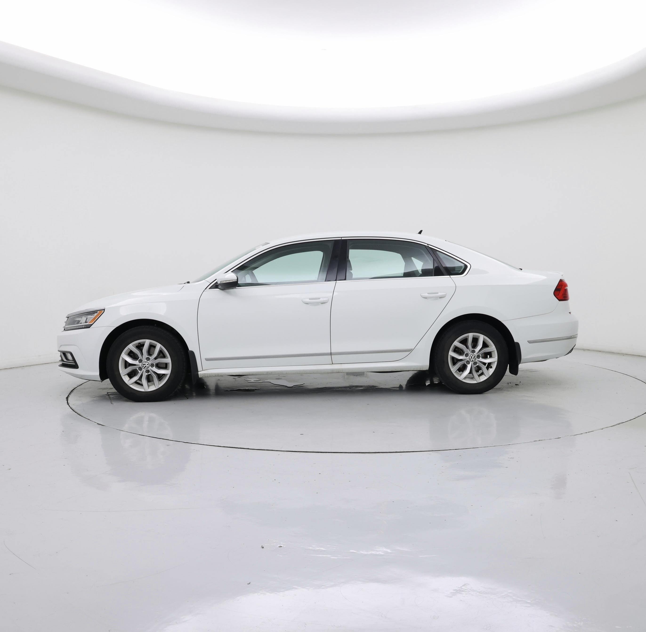Thumbnail: 2016 Volkswagen Passat - 3