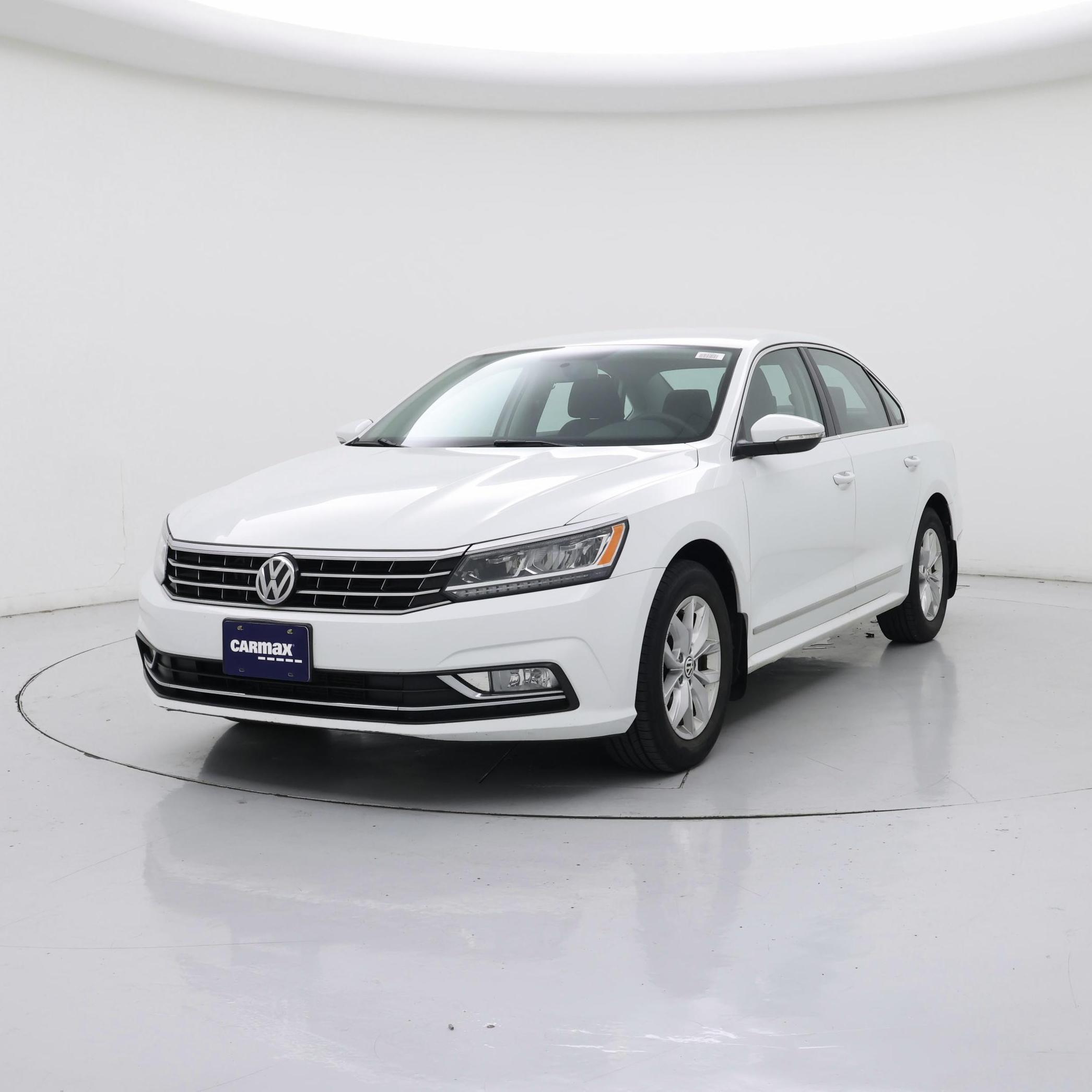 Thumbnail: 2016 Volkswagen Passat - 4