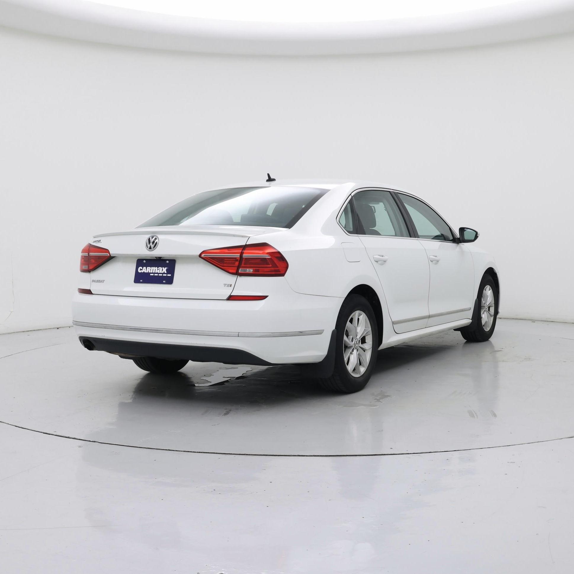 Thumbnail: 2016 Volkswagen Passat - 8