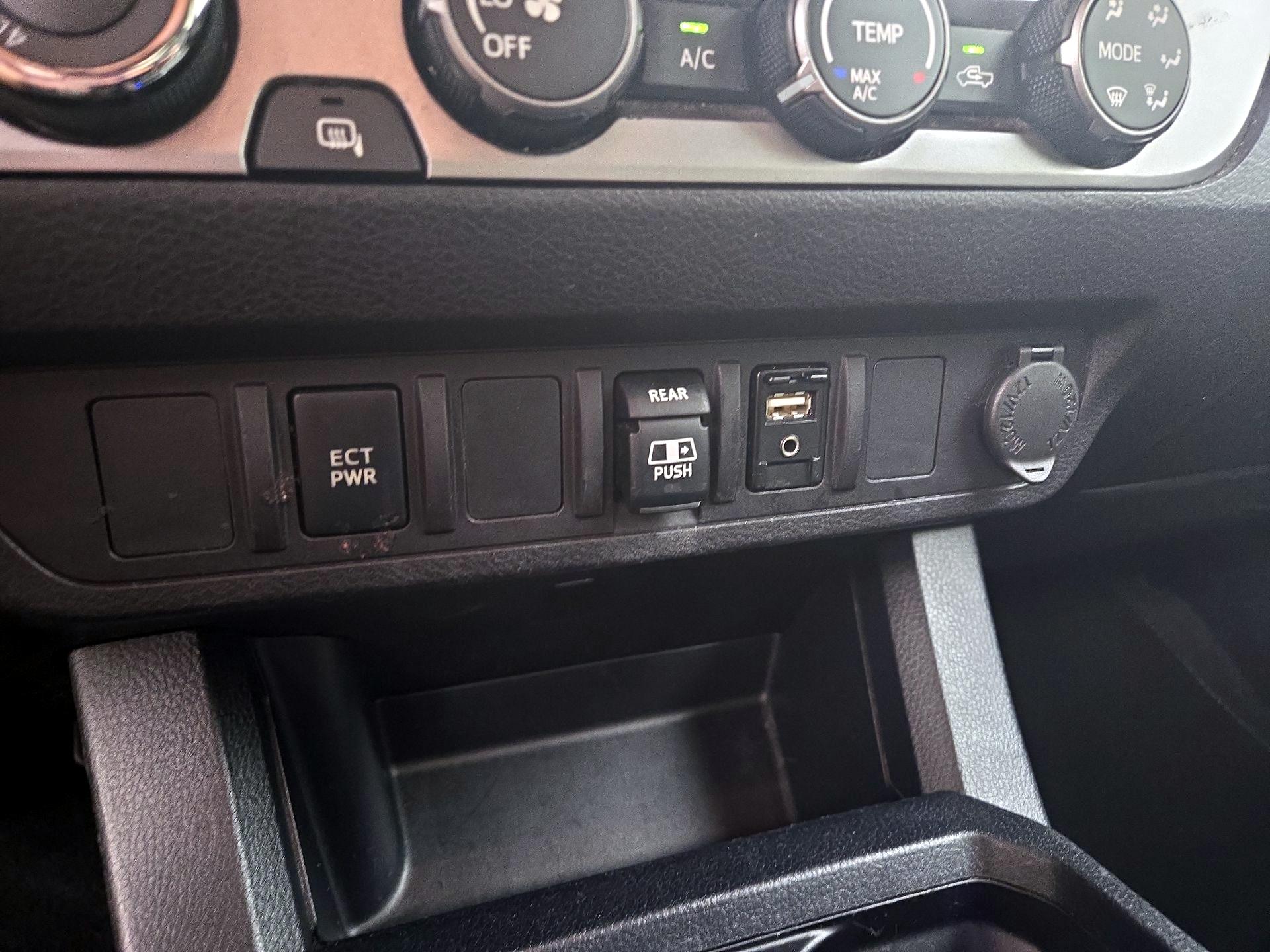 Thumbnail: 2019 Toyota Tacoma - 18