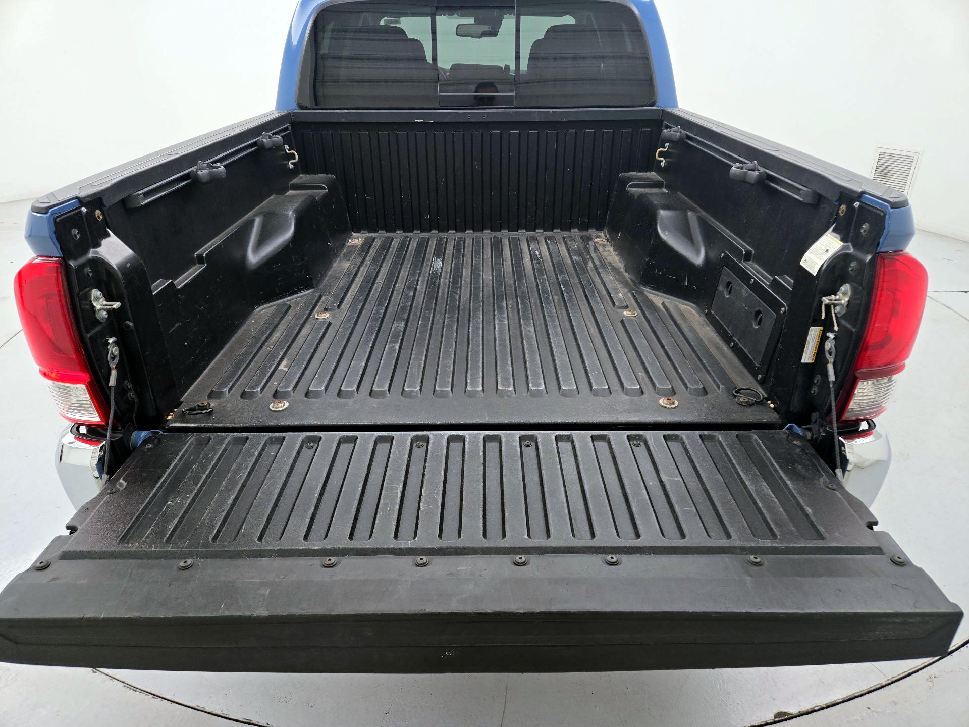 Thumbnail: 2019 Toyota Tacoma - 20