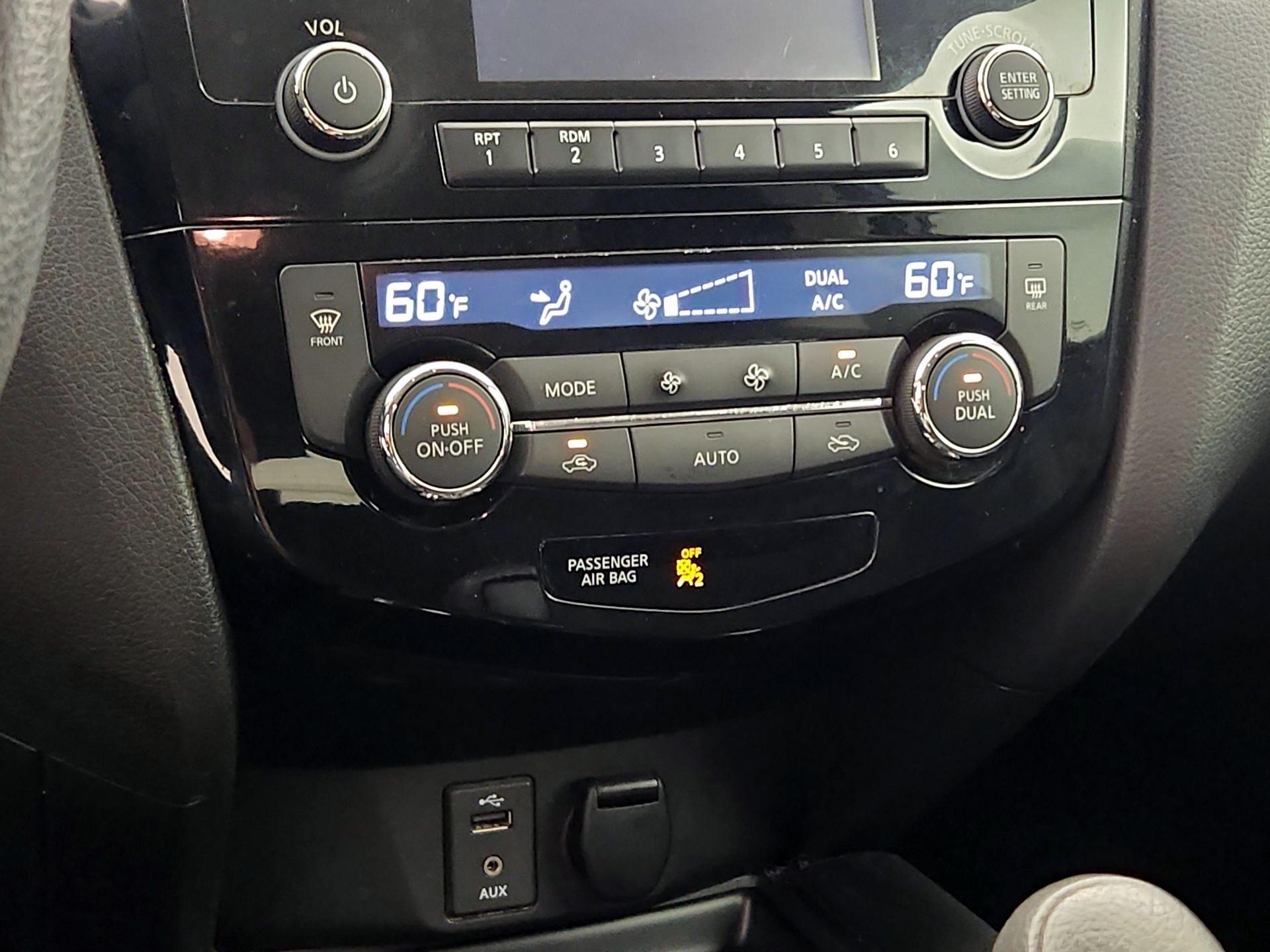 Thumbnail: 2016 Nissan Rogue - 16