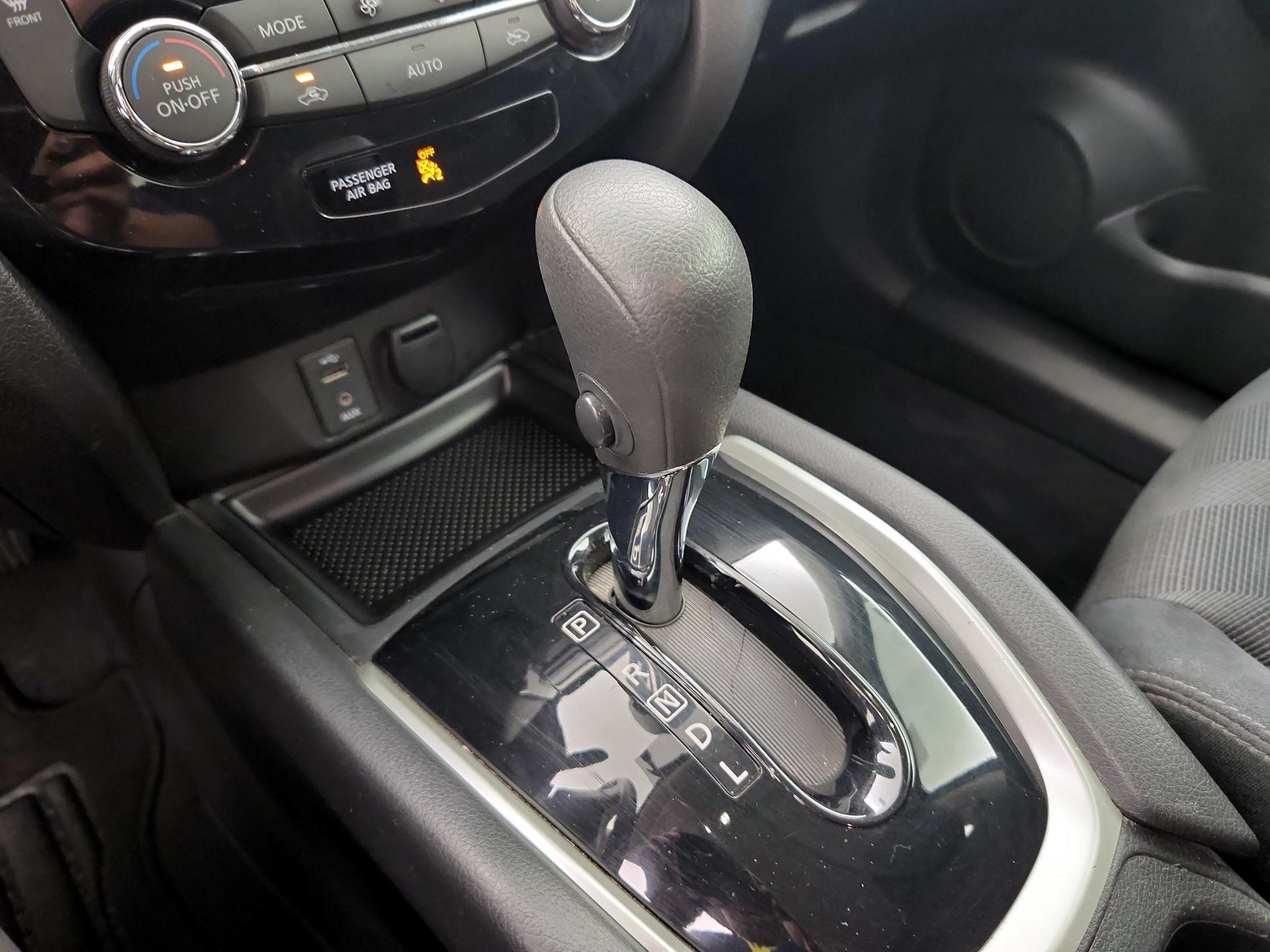 Thumbnail: 2016 Nissan Rogue - 17