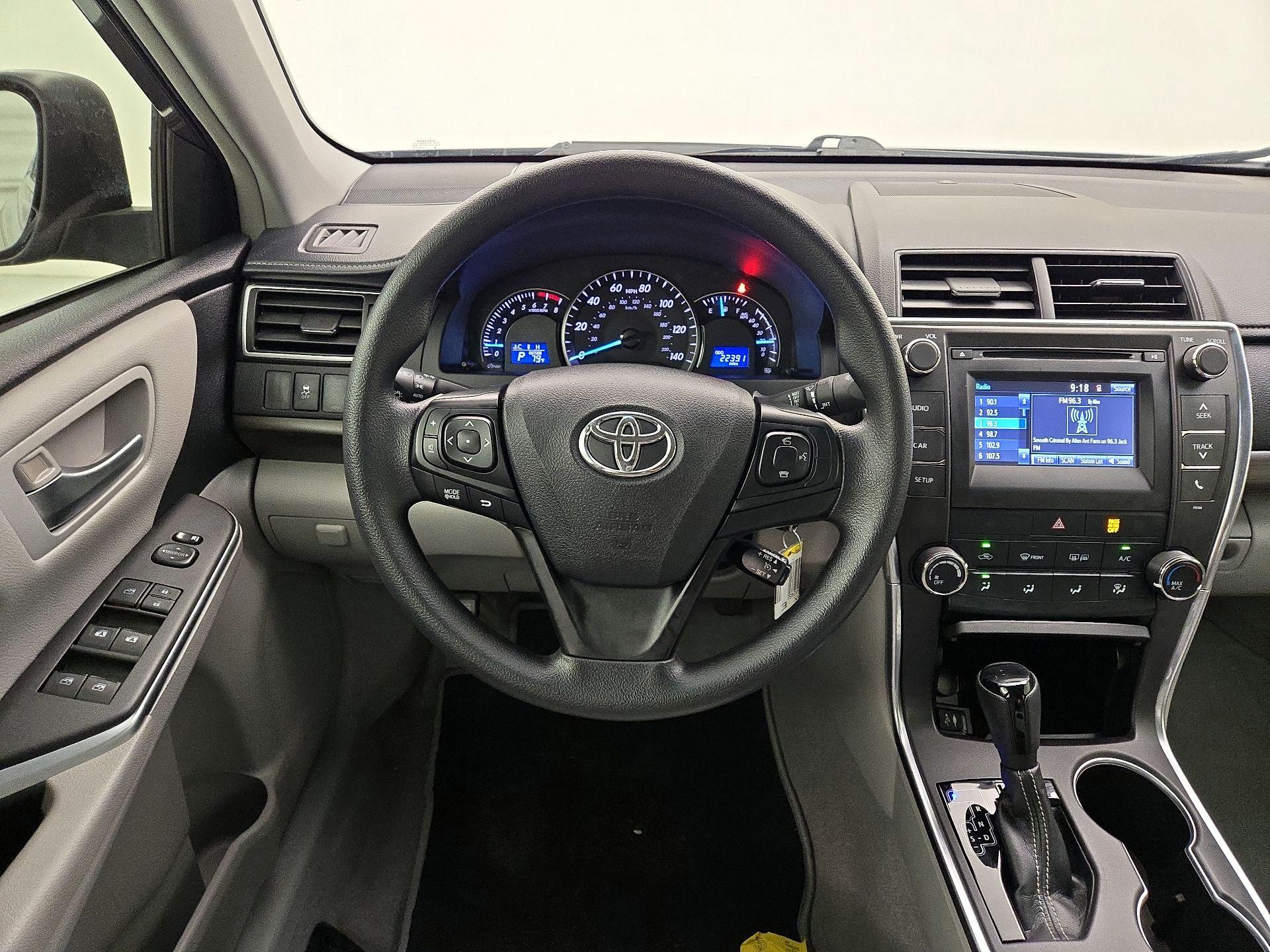 Thumbnail: 2015 Toyota Camry - 10