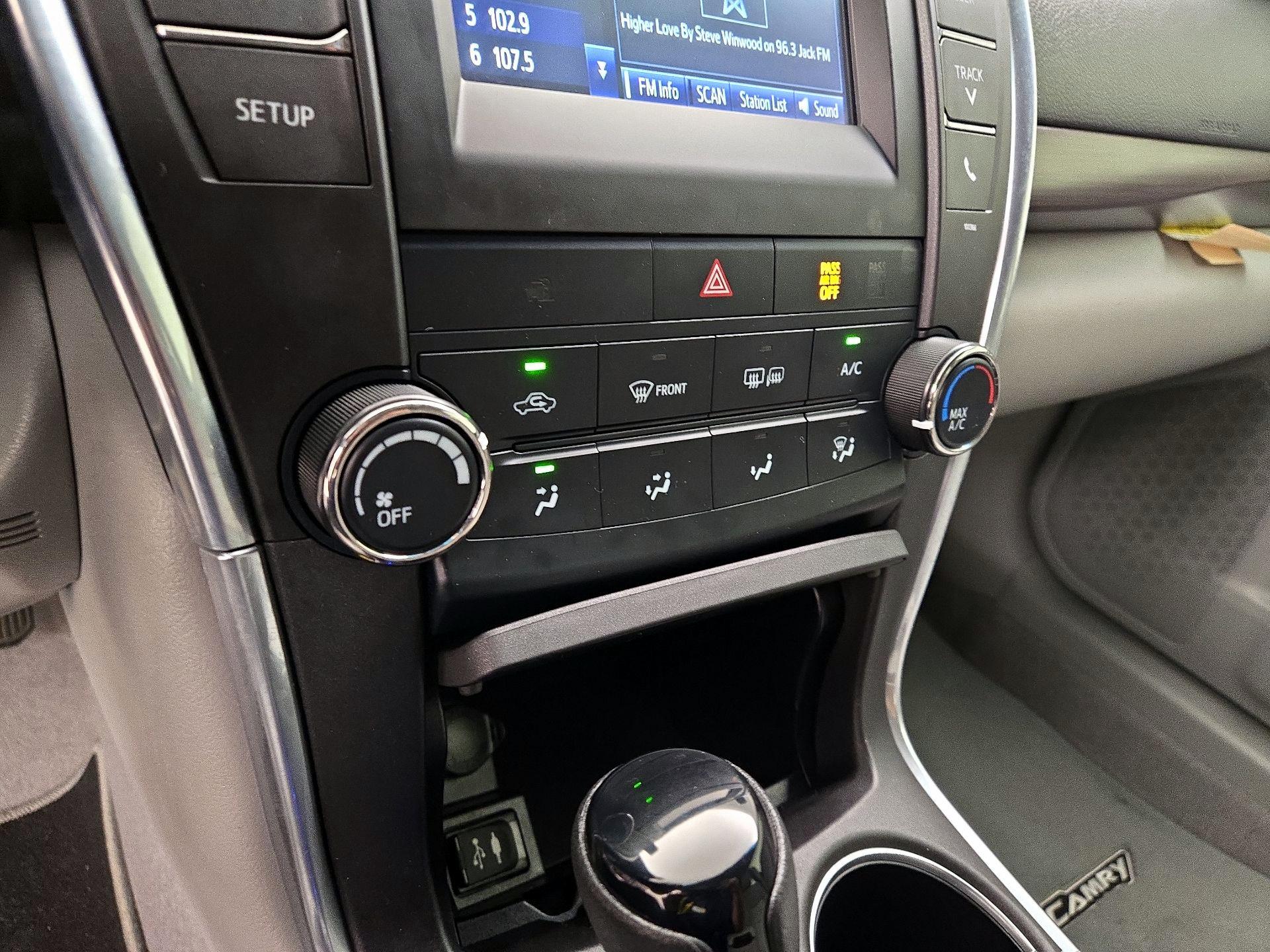 Thumbnail: 2015 Toyota Camry - 16