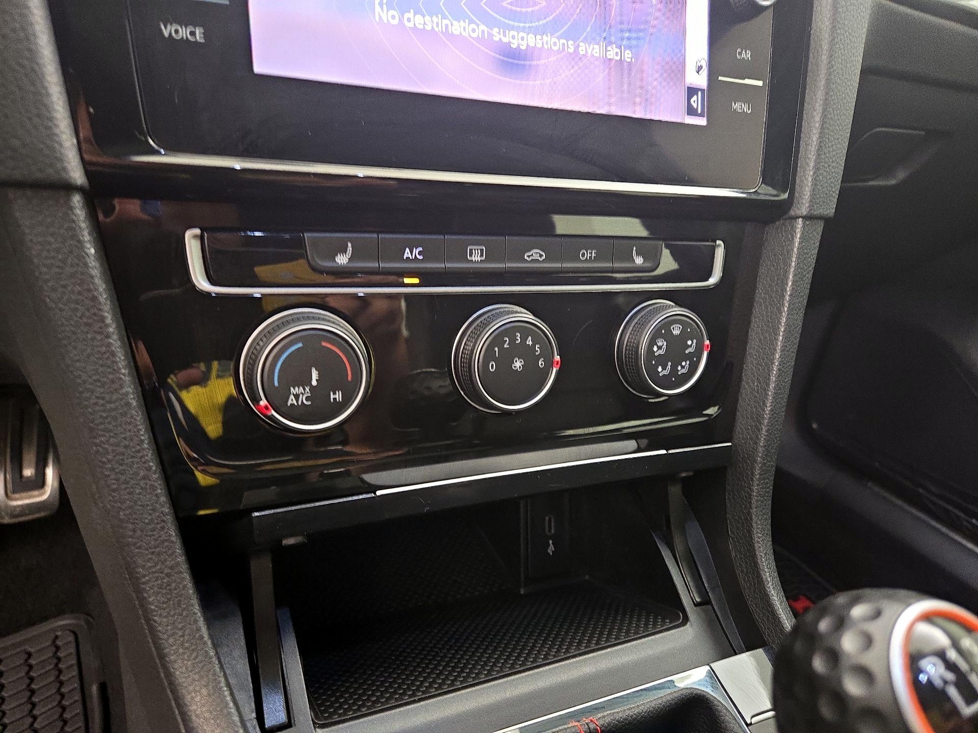 Thumbnail: 2021 Volkswagen Golf - 17