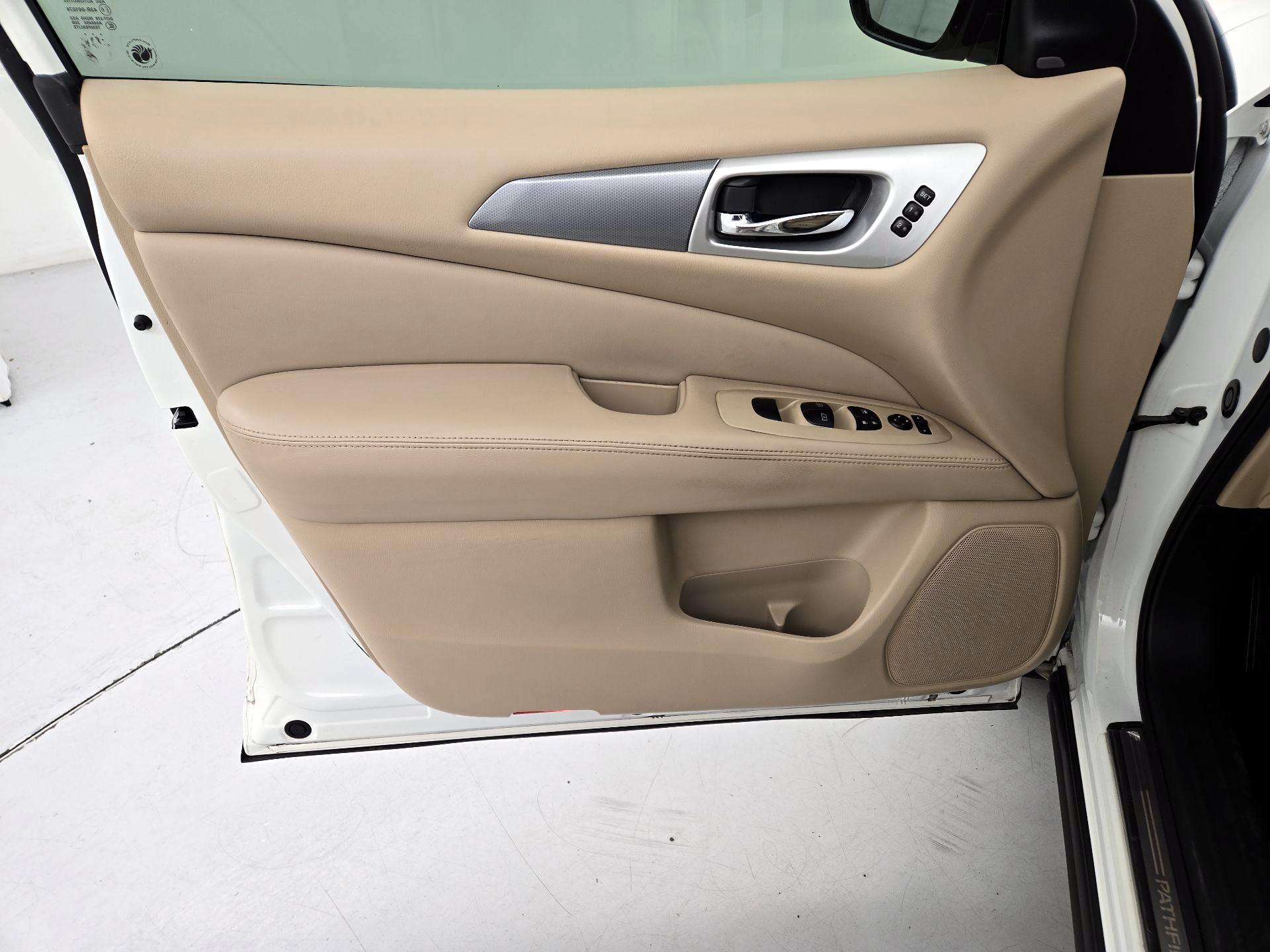 Thumbnail: 2017 Nissan Pathfinder - 12