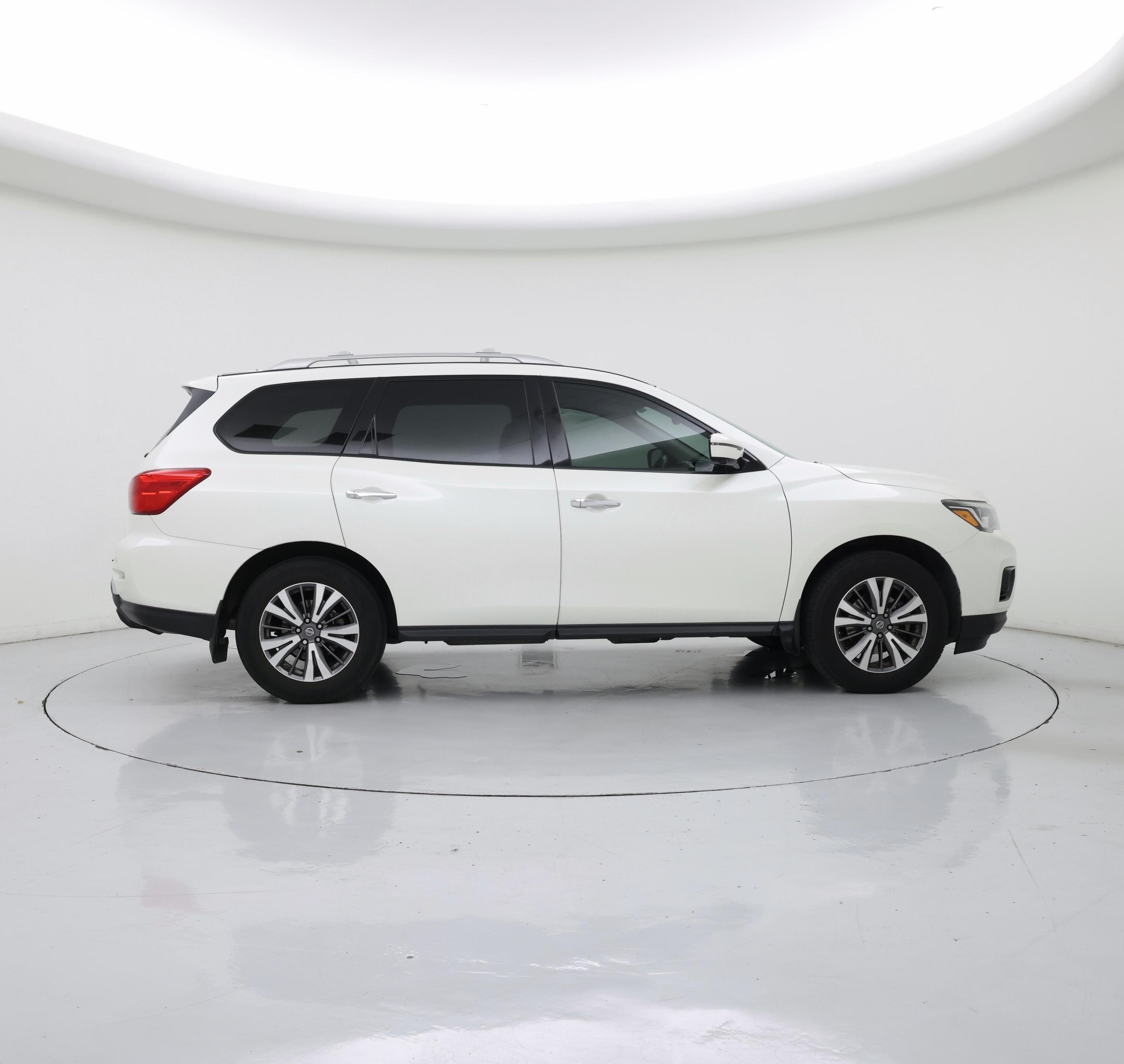 Thumbnail: 2017 Nissan Pathfinder - 7