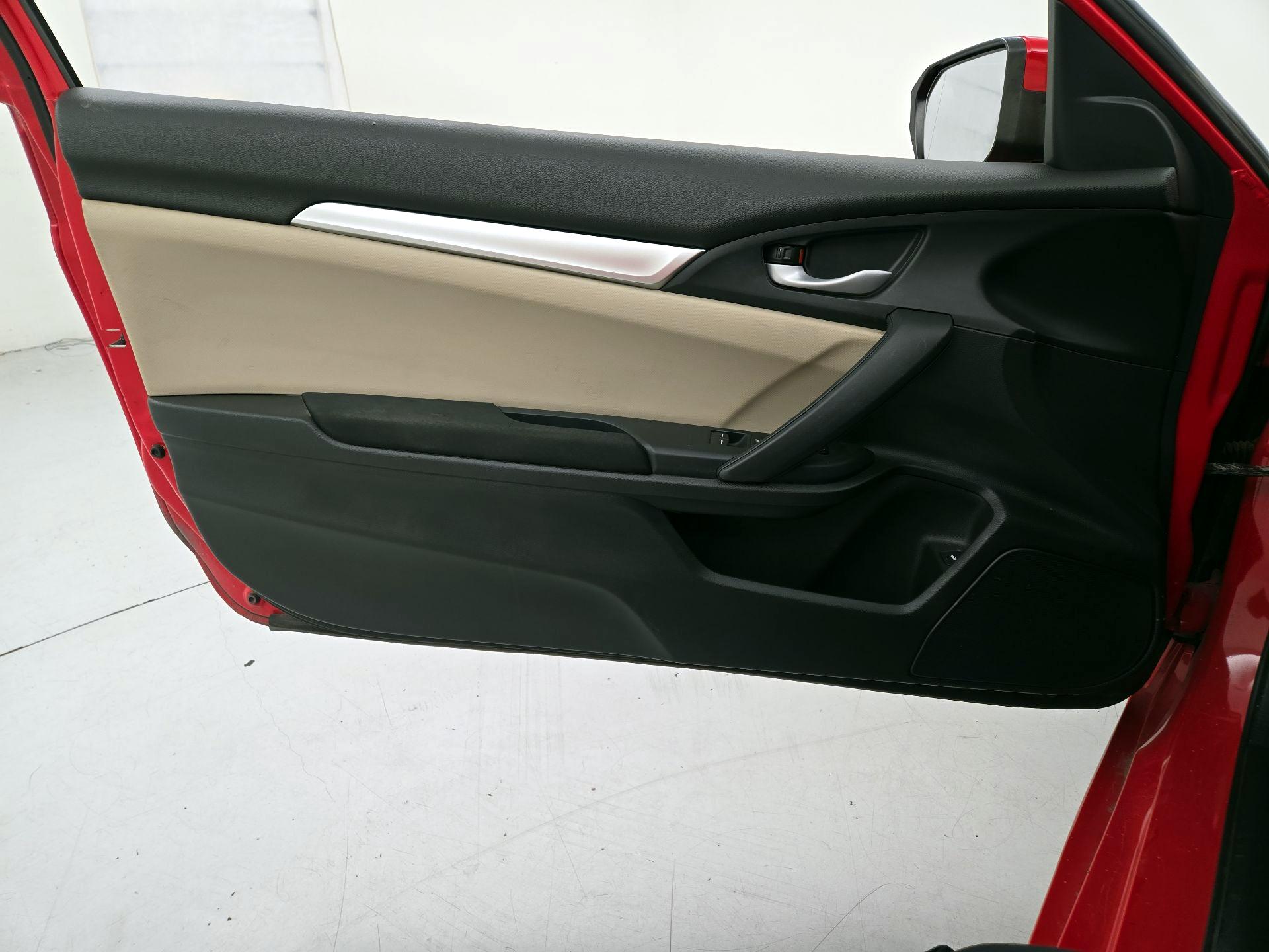 Thumbnail: 2016 Honda Civic - 12