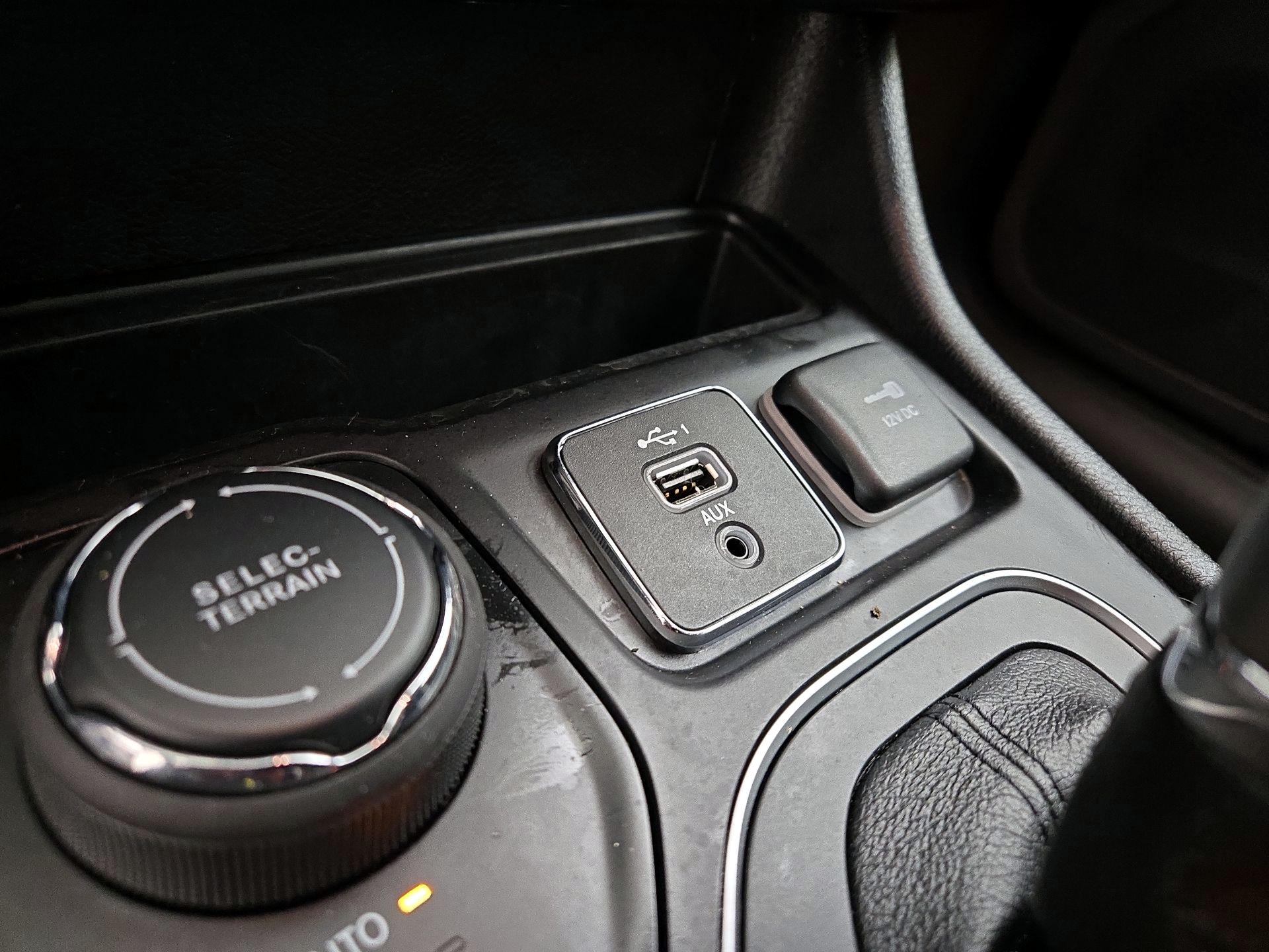 Thumbnail: 2021 Jeep Cherokee - 18