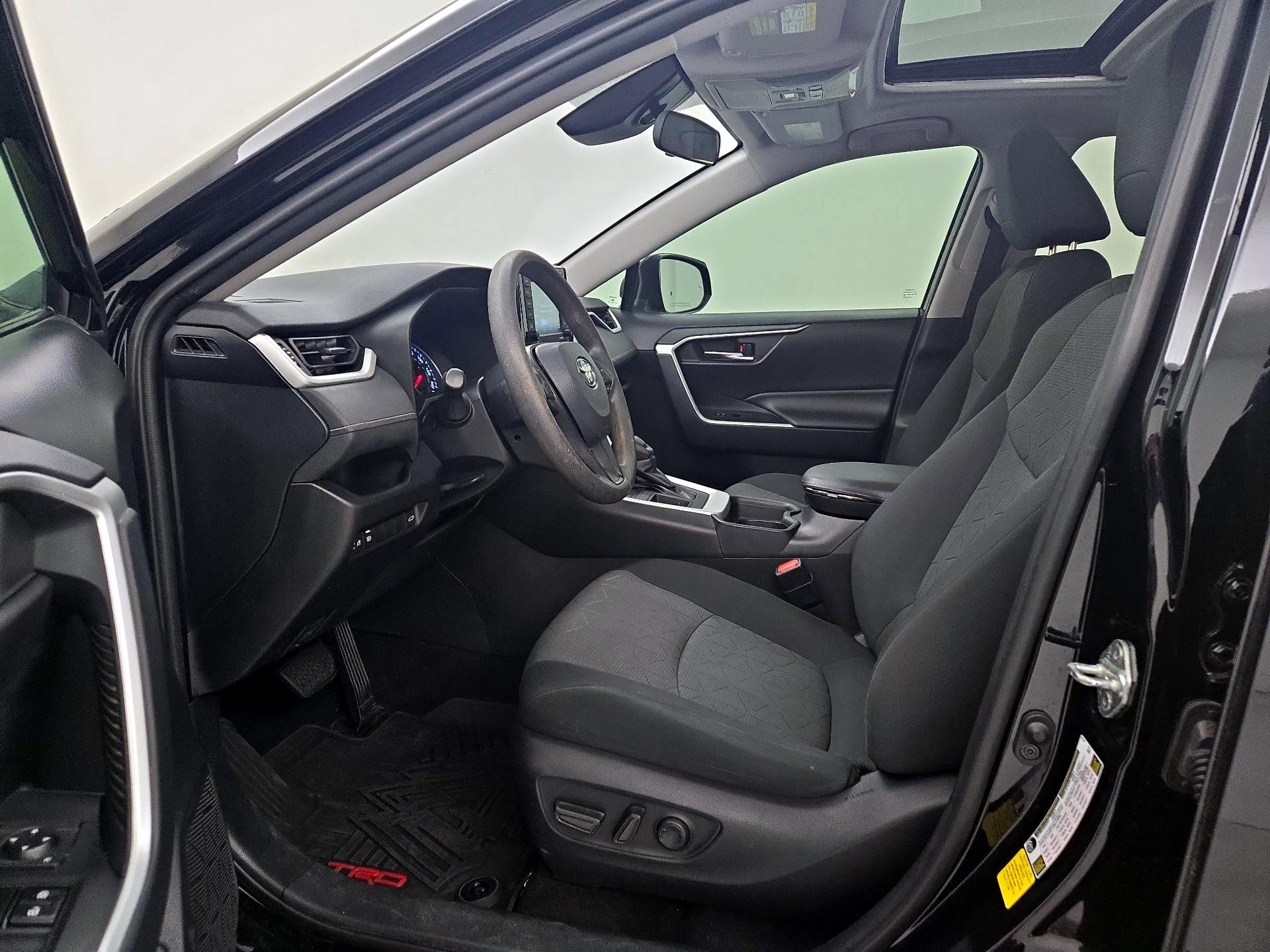 Thumbnail: 2020 Toyota RAV4 - 11