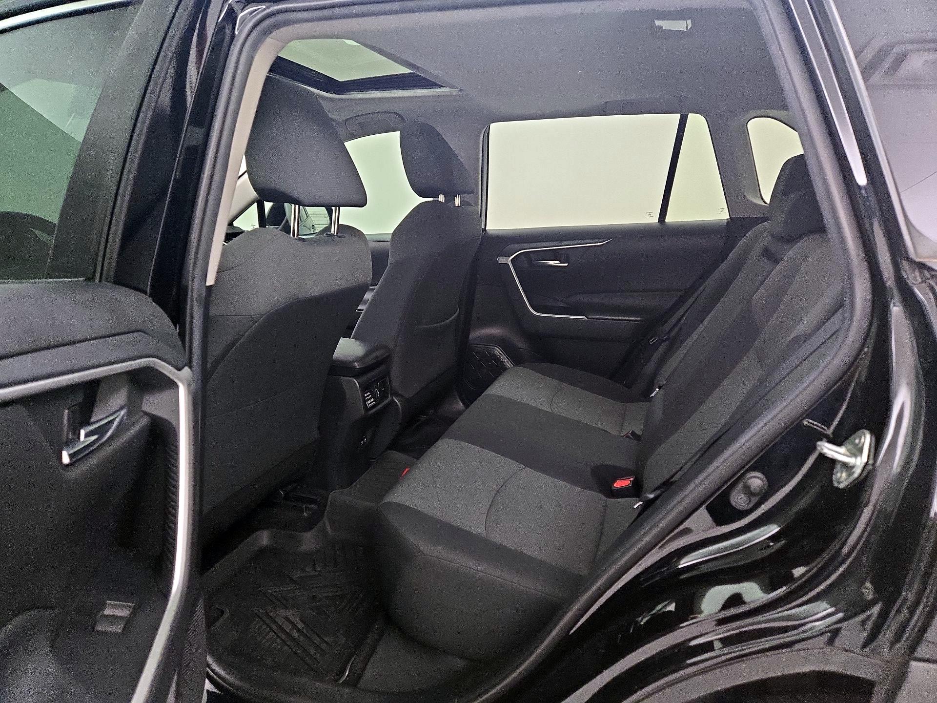 Thumbnail: 2020 Toyota RAV4 - 20