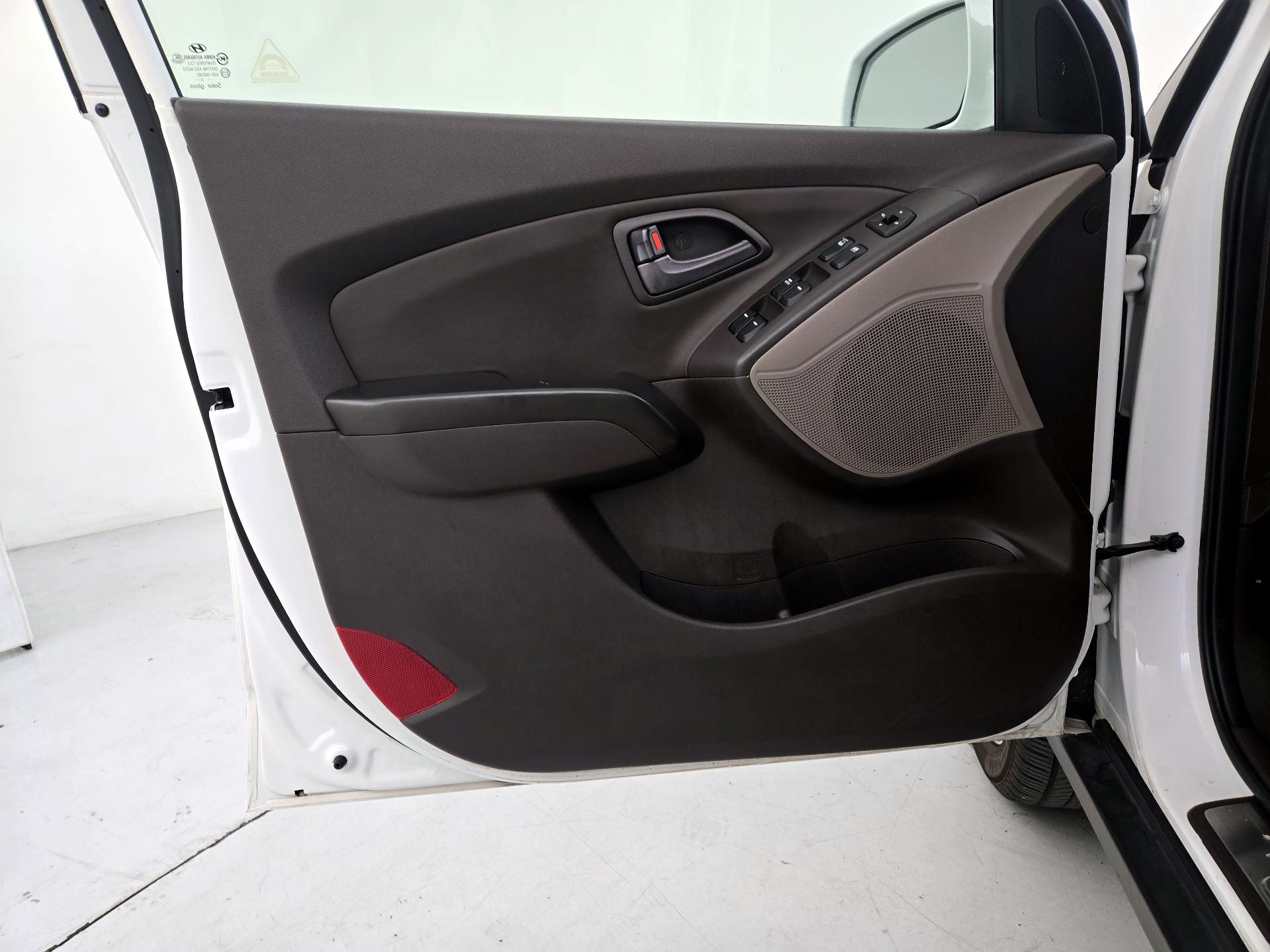 Thumbnail: 2014 Hyundai Tucson - 12