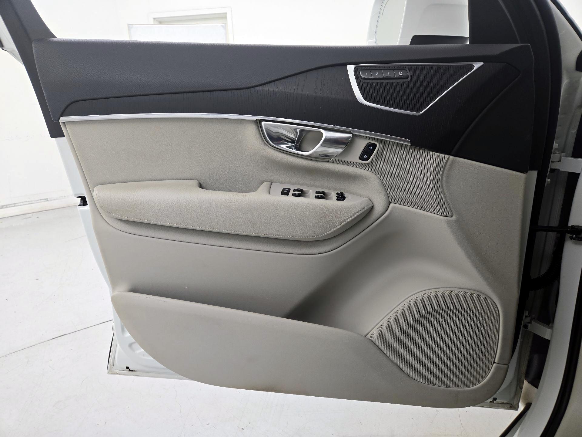Thumbnail: 2020 Volvo XC90 - 12