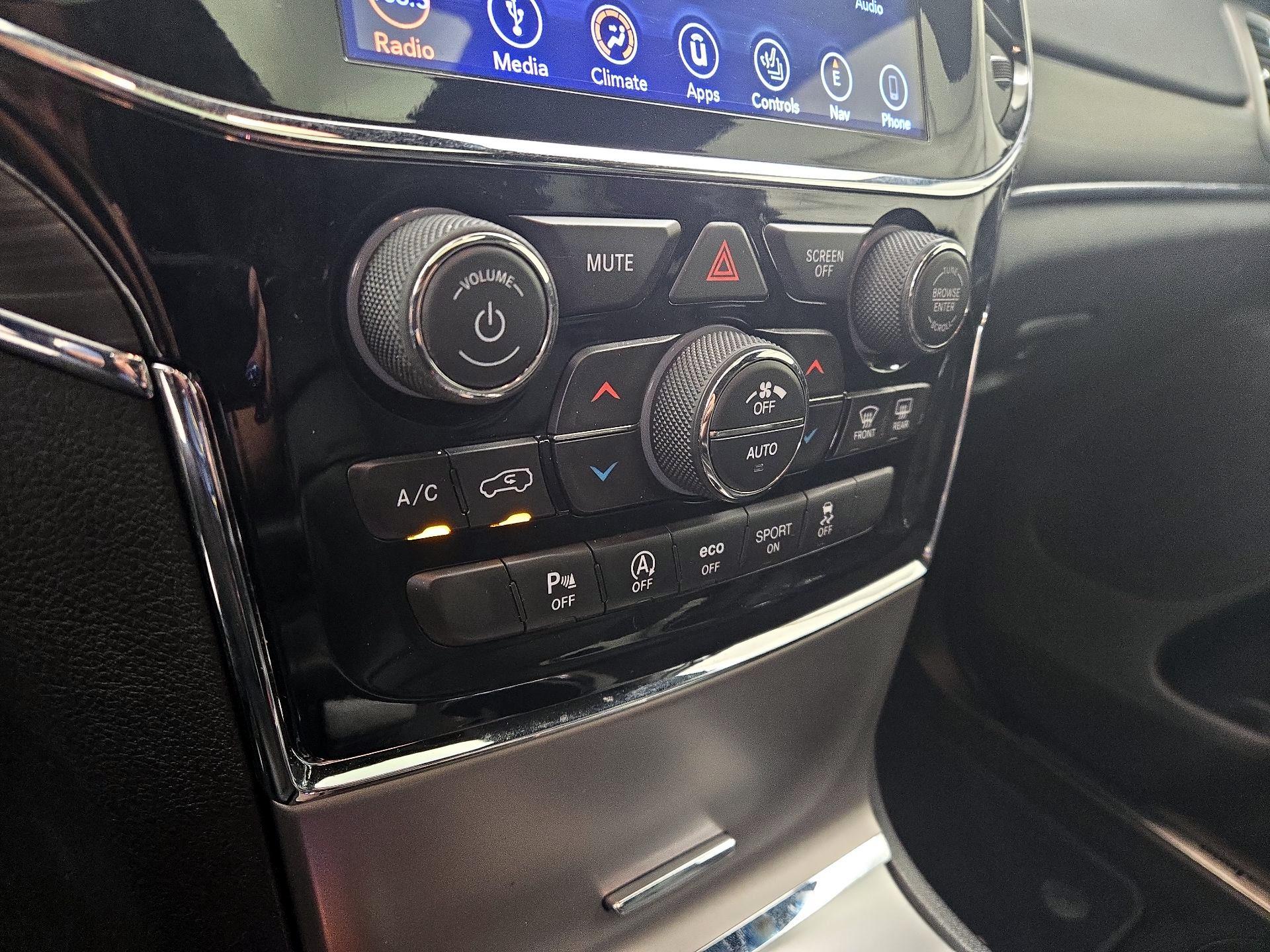 Thumbnail: 2019 Jeep Grand Cherokee - 17