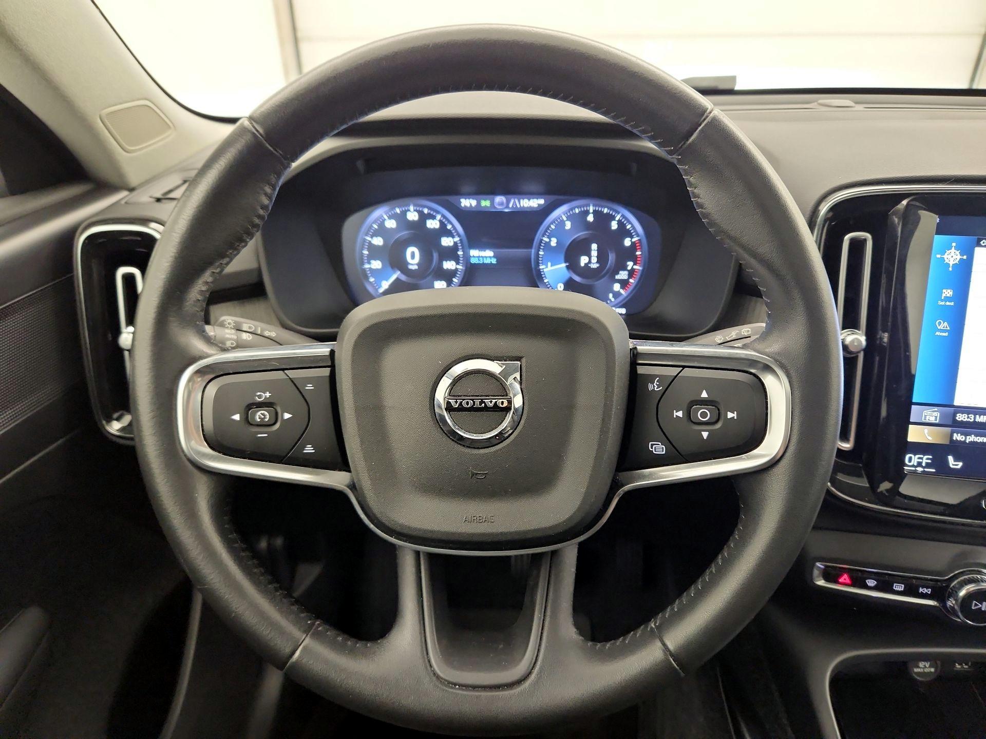 Thumbnail: 2021 Volvo XC40 - 10