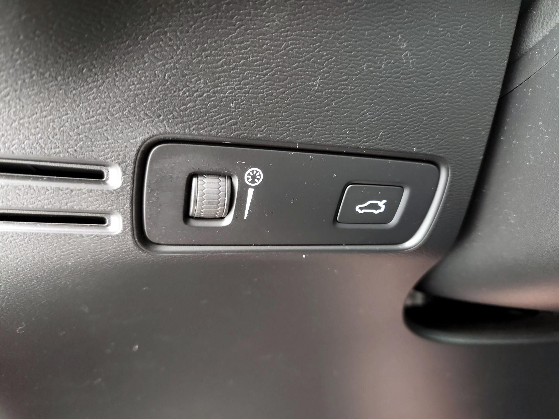 Thumbnail: 2021 Volvo XC40 - 13