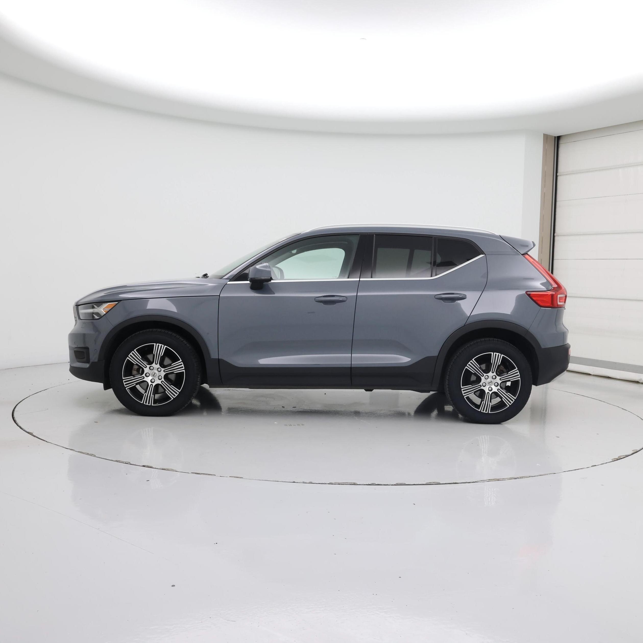Thumbnail: 2021 Volvo XC40 - 3