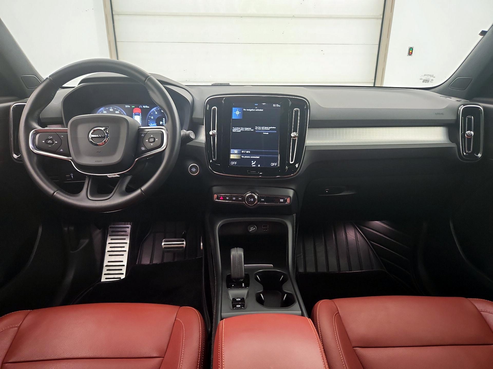Thumbnail: 2020 Volvo XC40 - 9