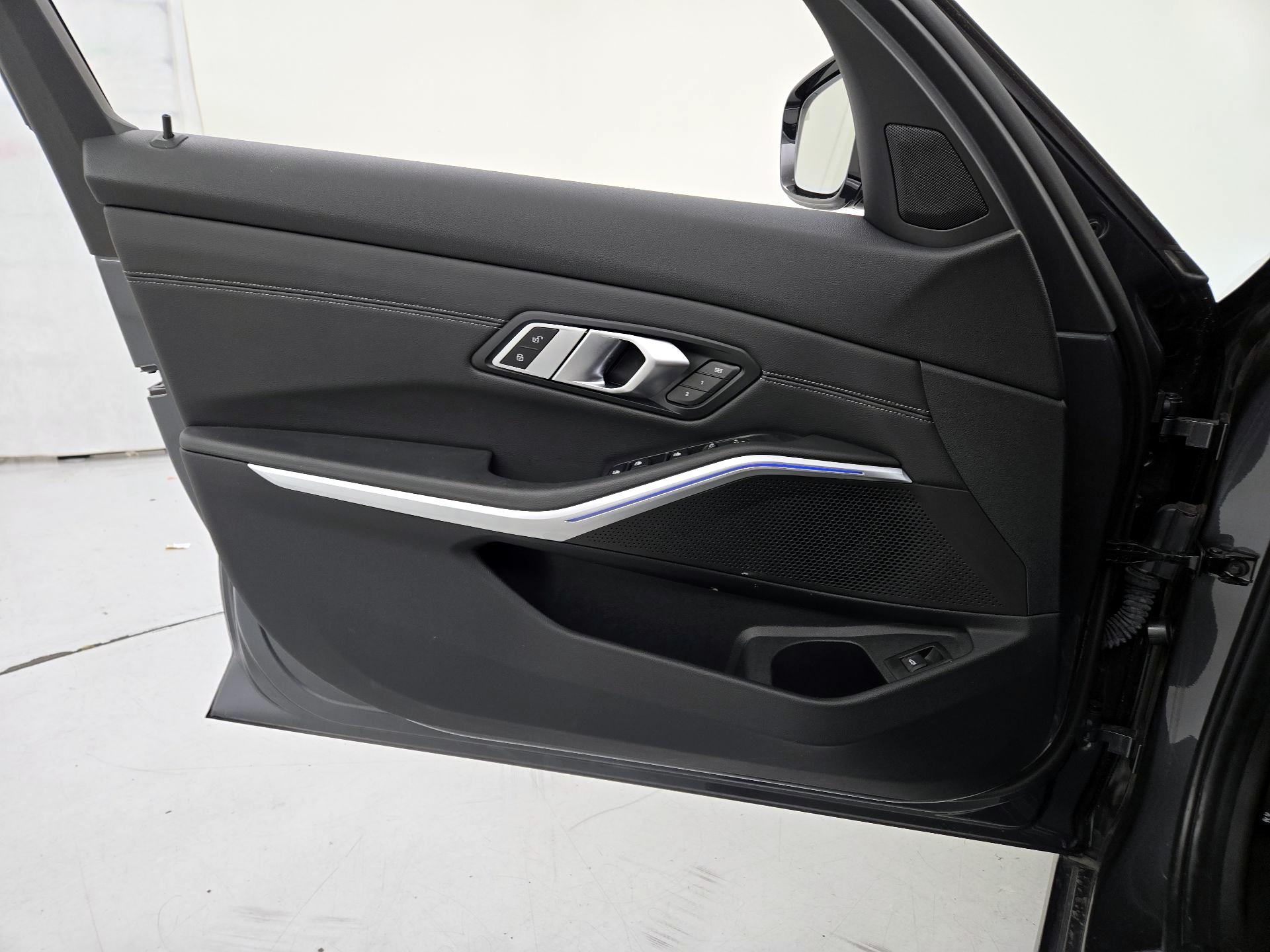 Thumbnail: 2019 BMW 3 Series - 12