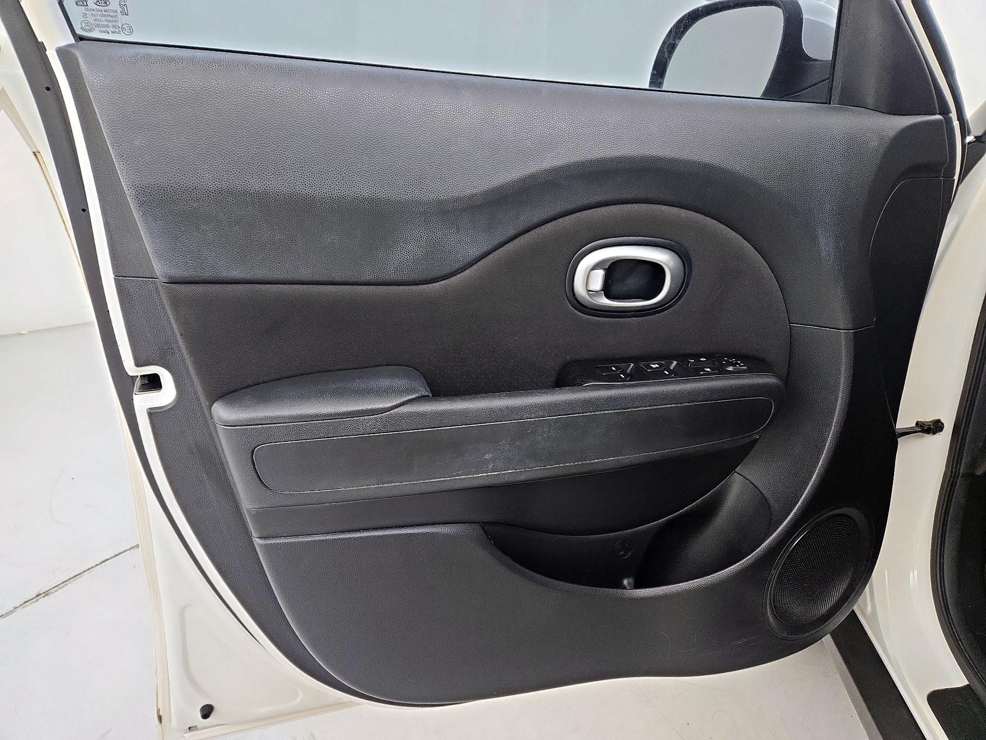 Thumbnail: 2016 Kia Soul - 12