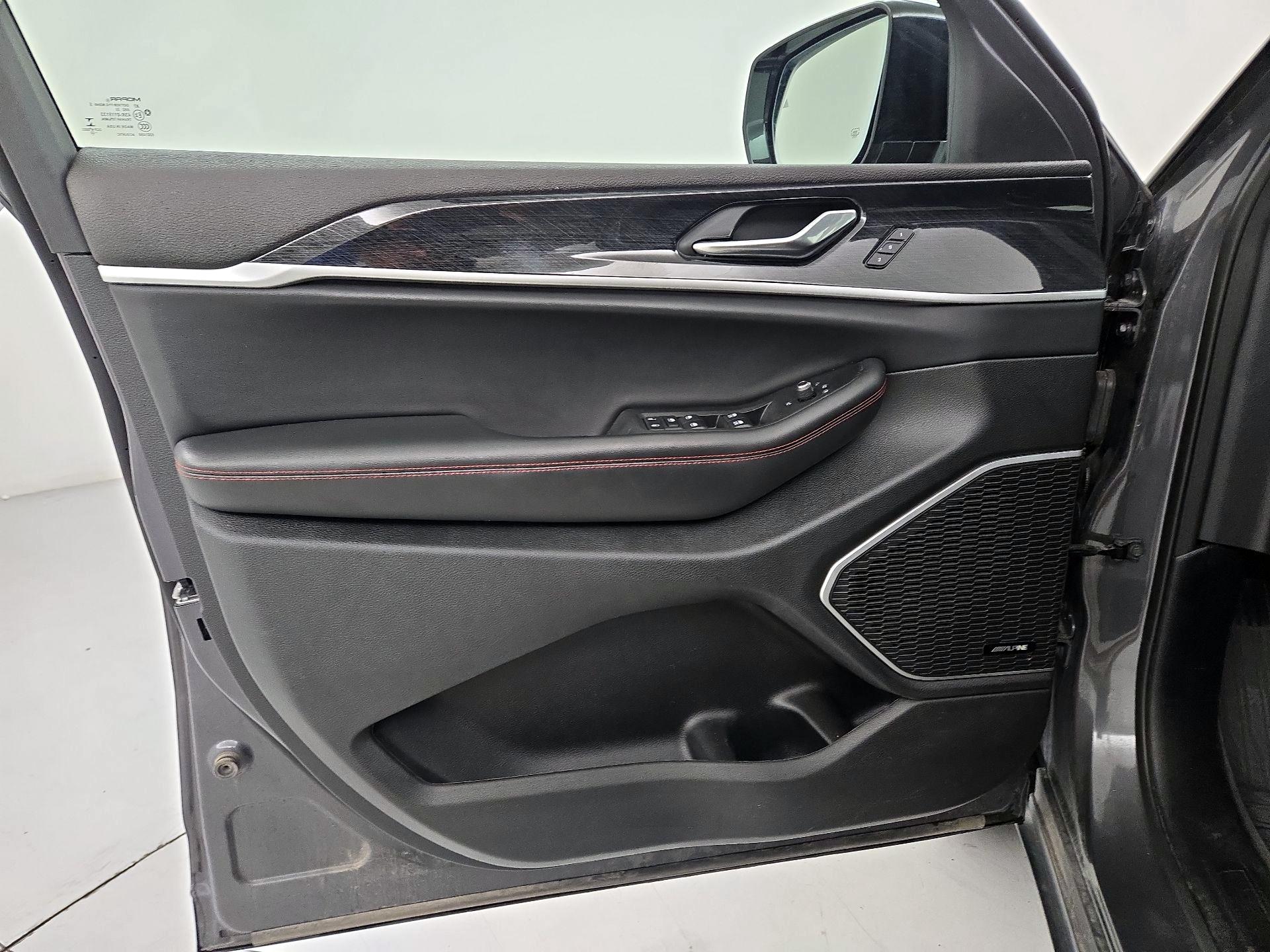Thumbnail: 2022 Jeep Grand Cherokee - 12