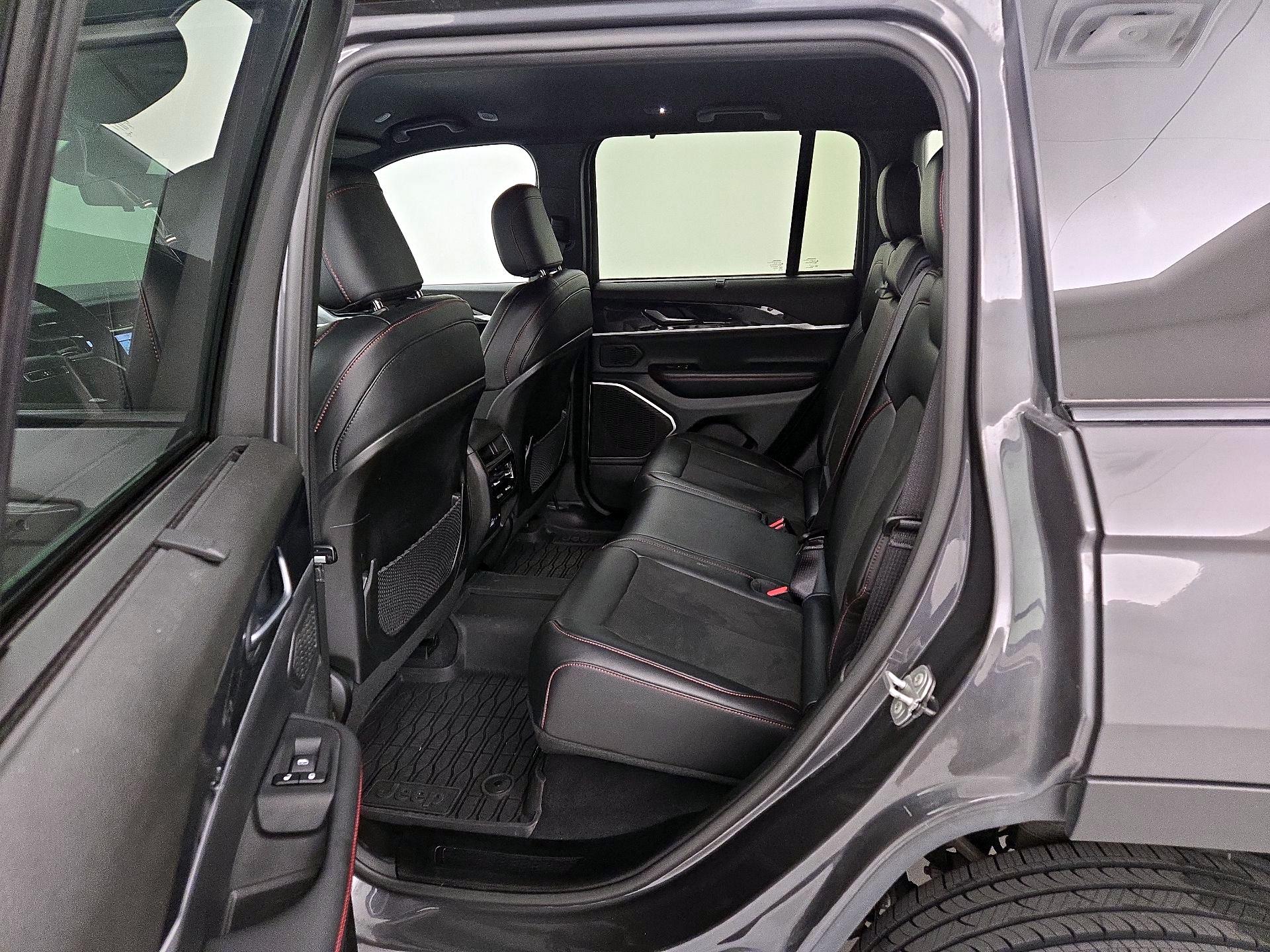 Thumbnail: 2022 Jeep Grand Cherokee - 20