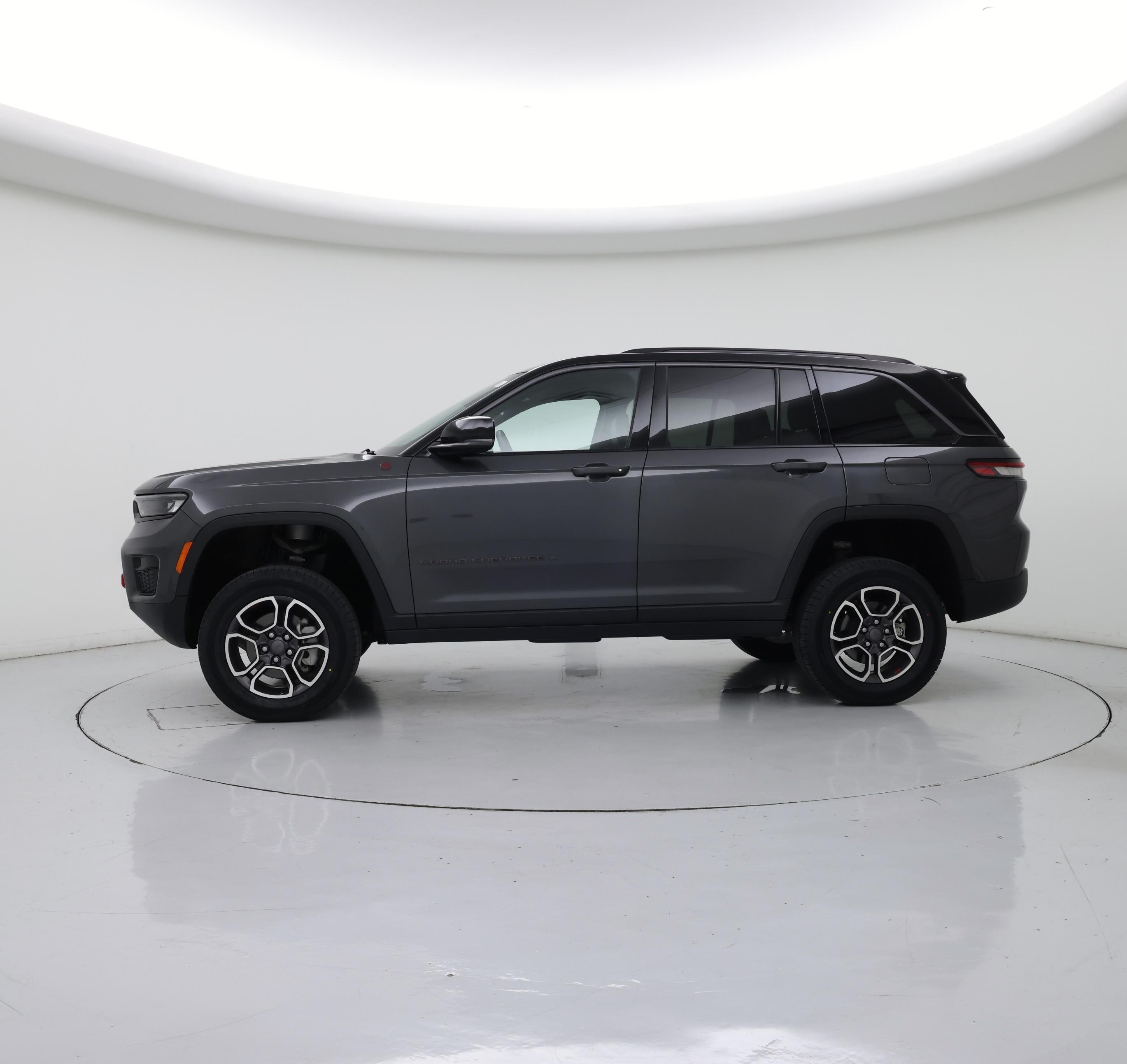 Thumbnail: 2022 Jeep Grand Cherokee - 3