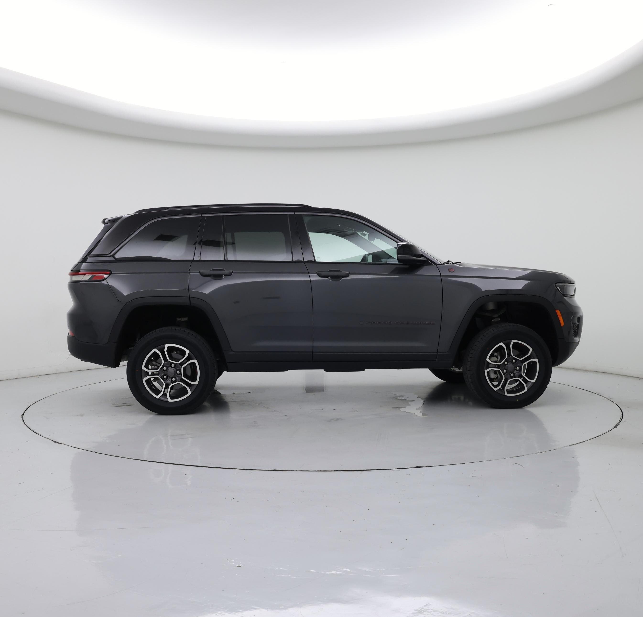 Thumbnail: 2022 Jeep Grand Cherokee - 7
