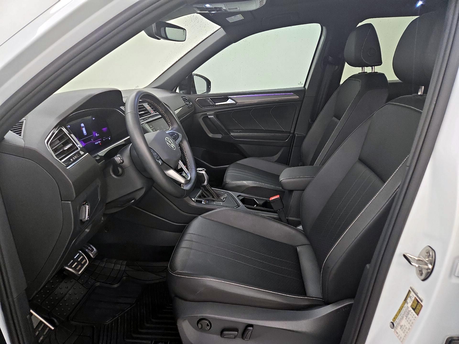 Thumbnail: 2023 Volkswagen Tiguan - 11