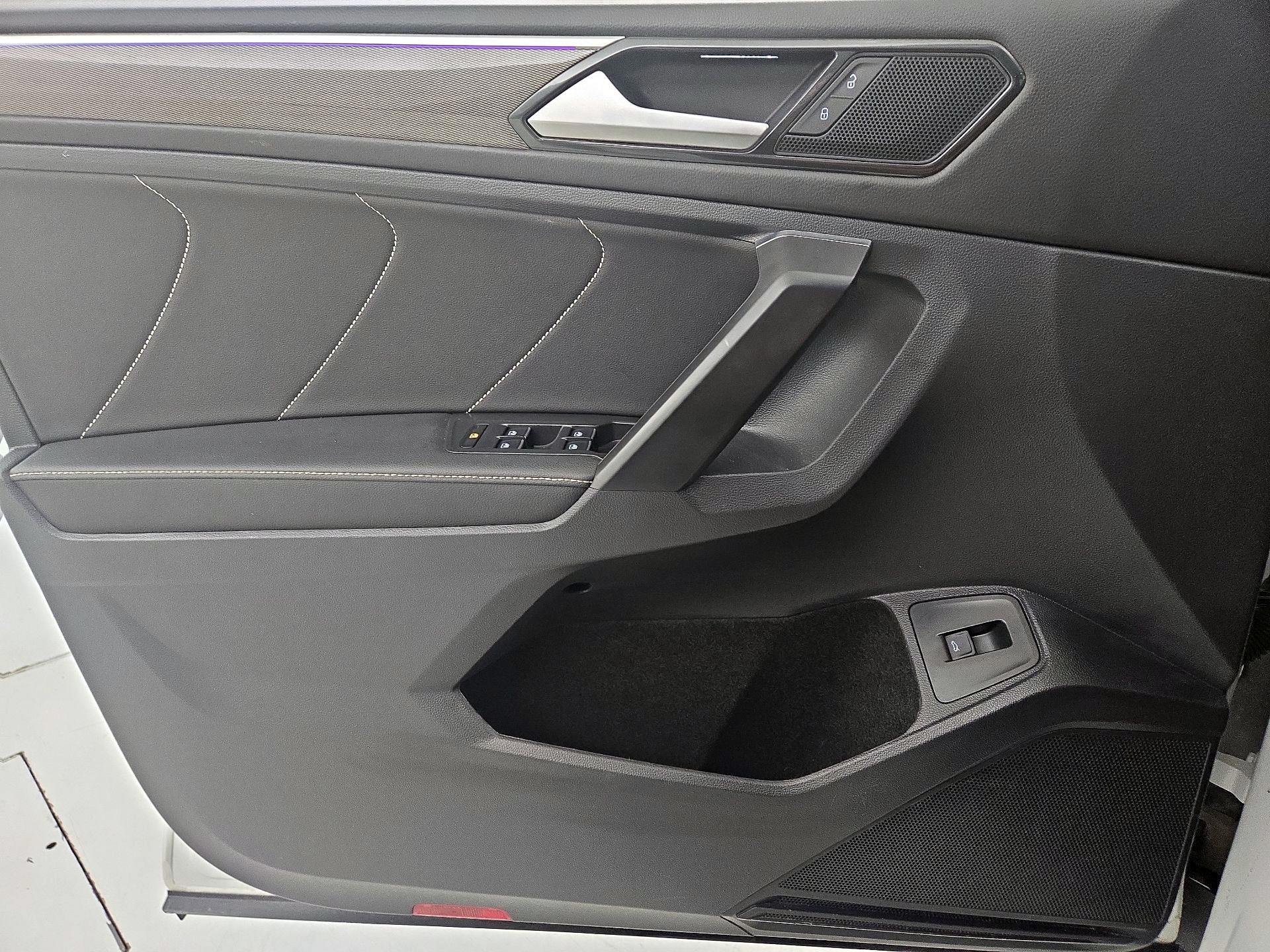 Thumbnail: 2023 Volkswagen Tiguan - 12