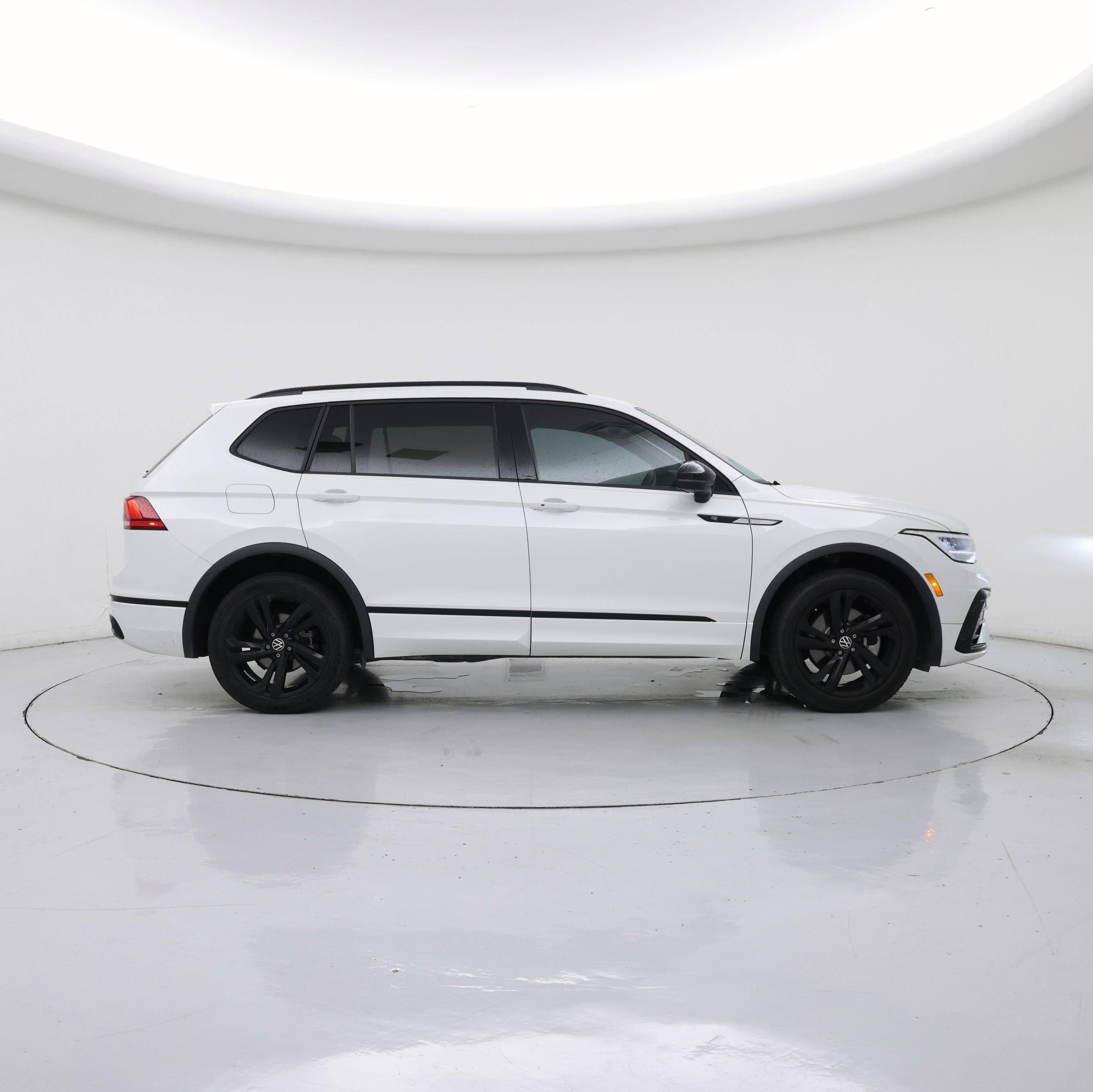 Thumbnail: 2023 Volkswagen Tiguan - 7