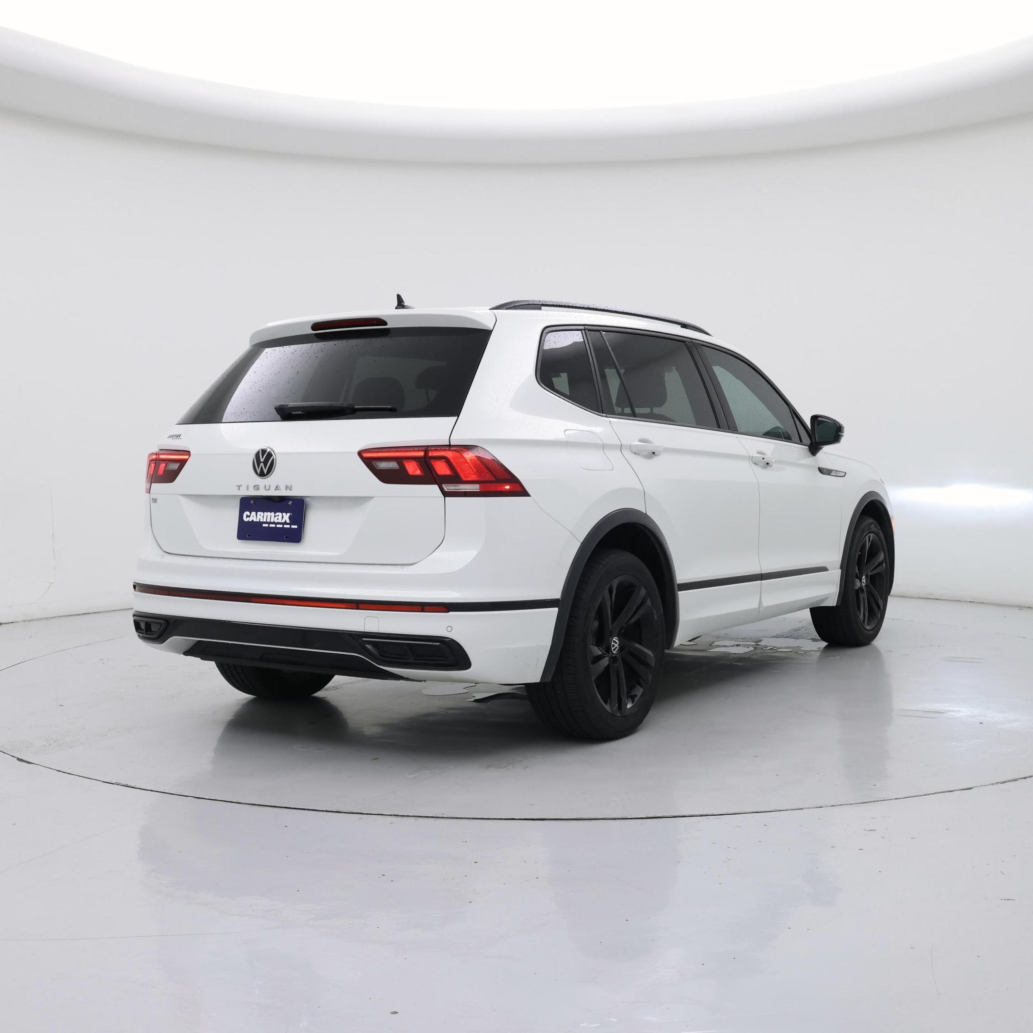 Thumbnail: 2023 Volkswagen Tiguan - 8