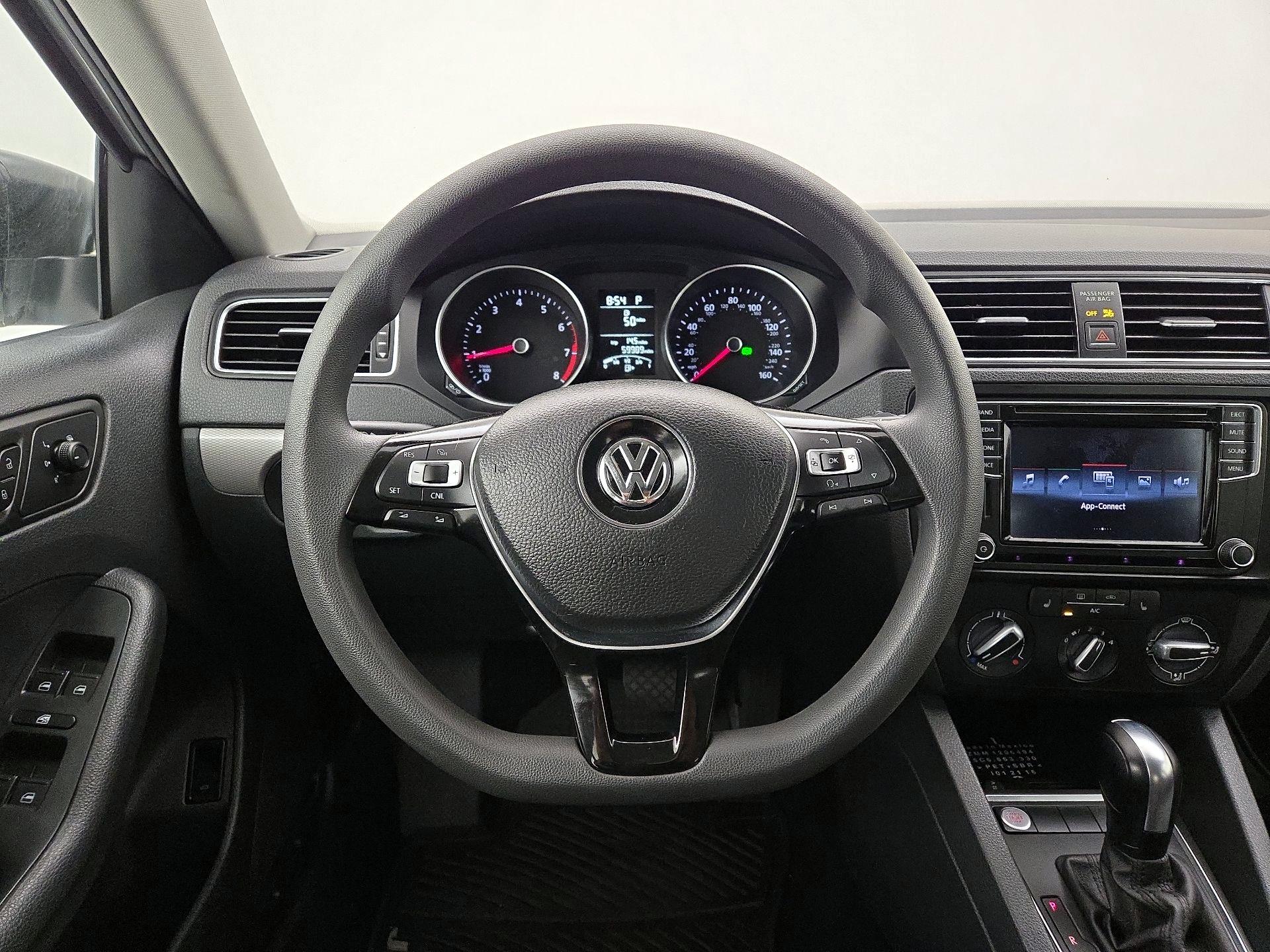 Thumbnail: 2016 Volkswagen Jetta - 10