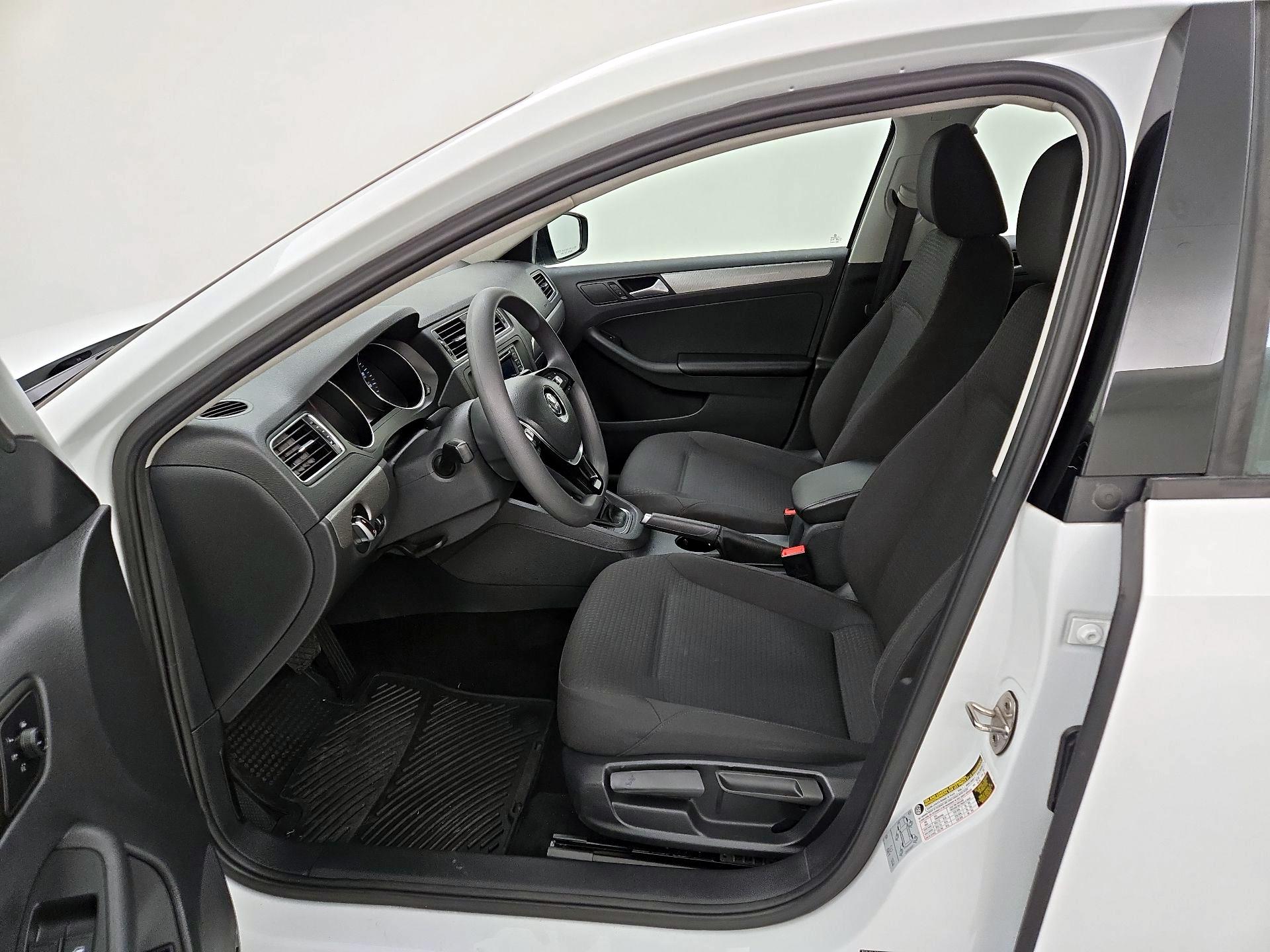 Thumbnail: 2016 Volkswagen Jetta - 11