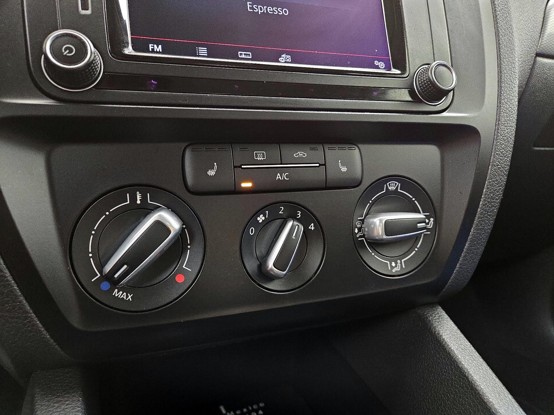 Thumbnail: 2016 Volkswagen Jetta - 16