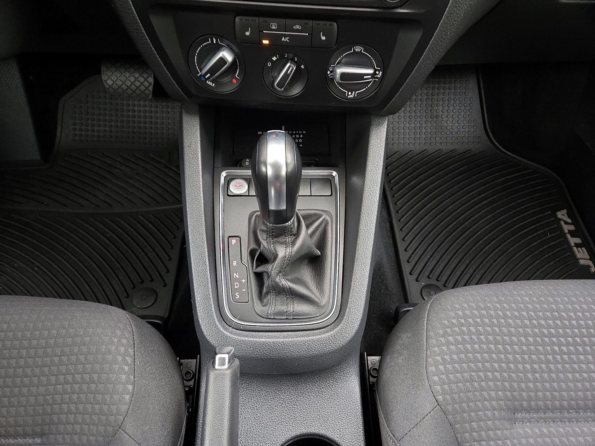 Thumbnail: 2016 Volkswagen Jetta - 17