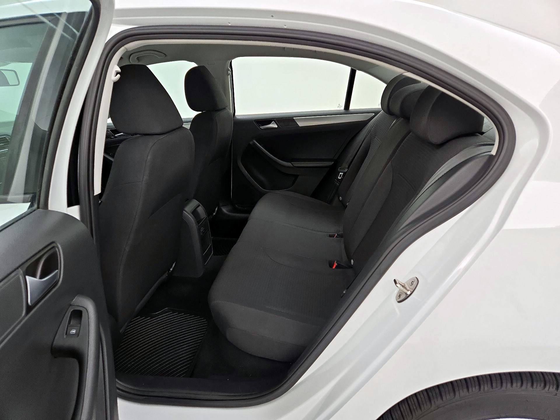 Thumbnail: 2016 Volkswagen Jetta - 19