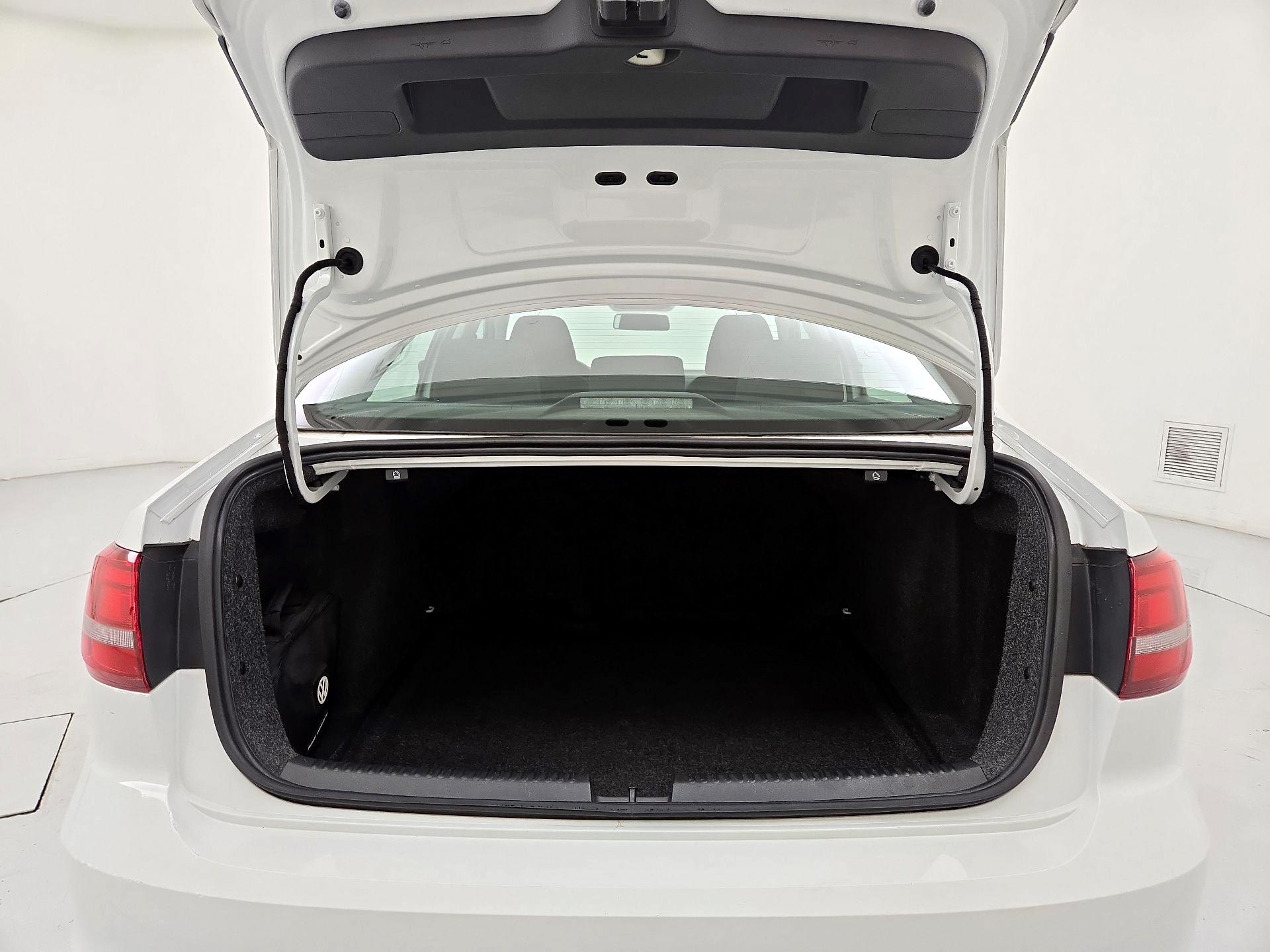 Thumbnail: 2016 Volkswagen Jetta - 20
