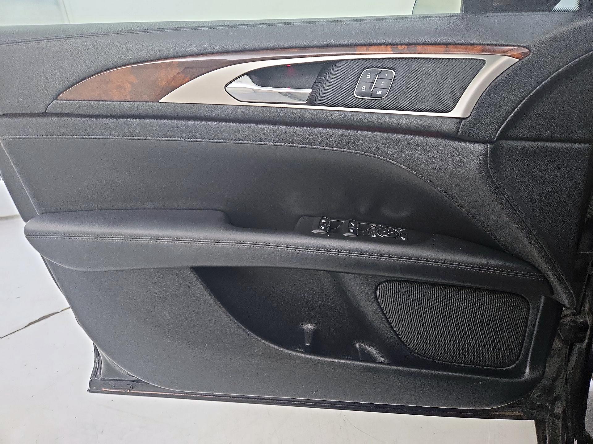 Thumbnail: 2017 Lincoln MKZ - 12