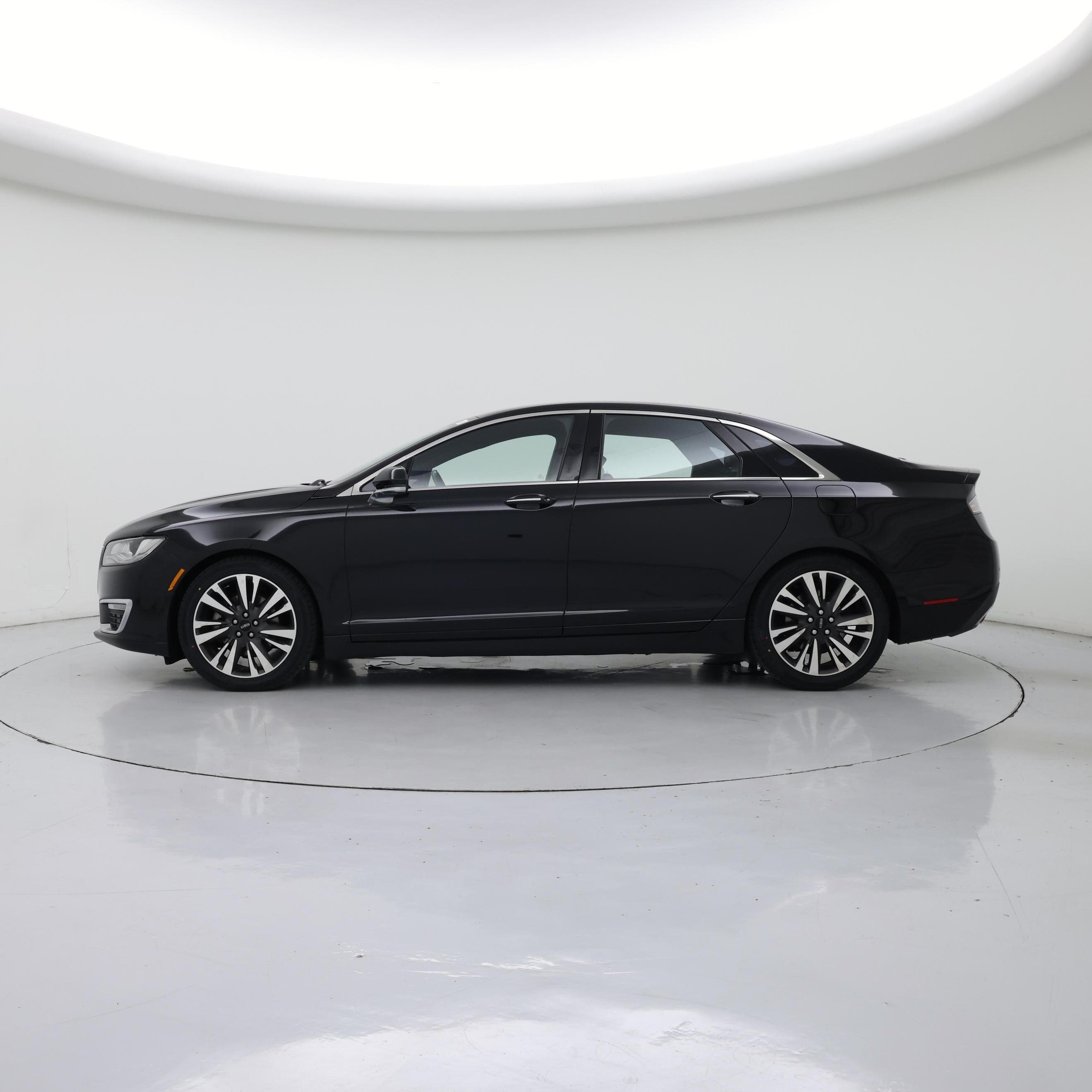 Thumbnail: 2017 Lincoln MKZ - 3