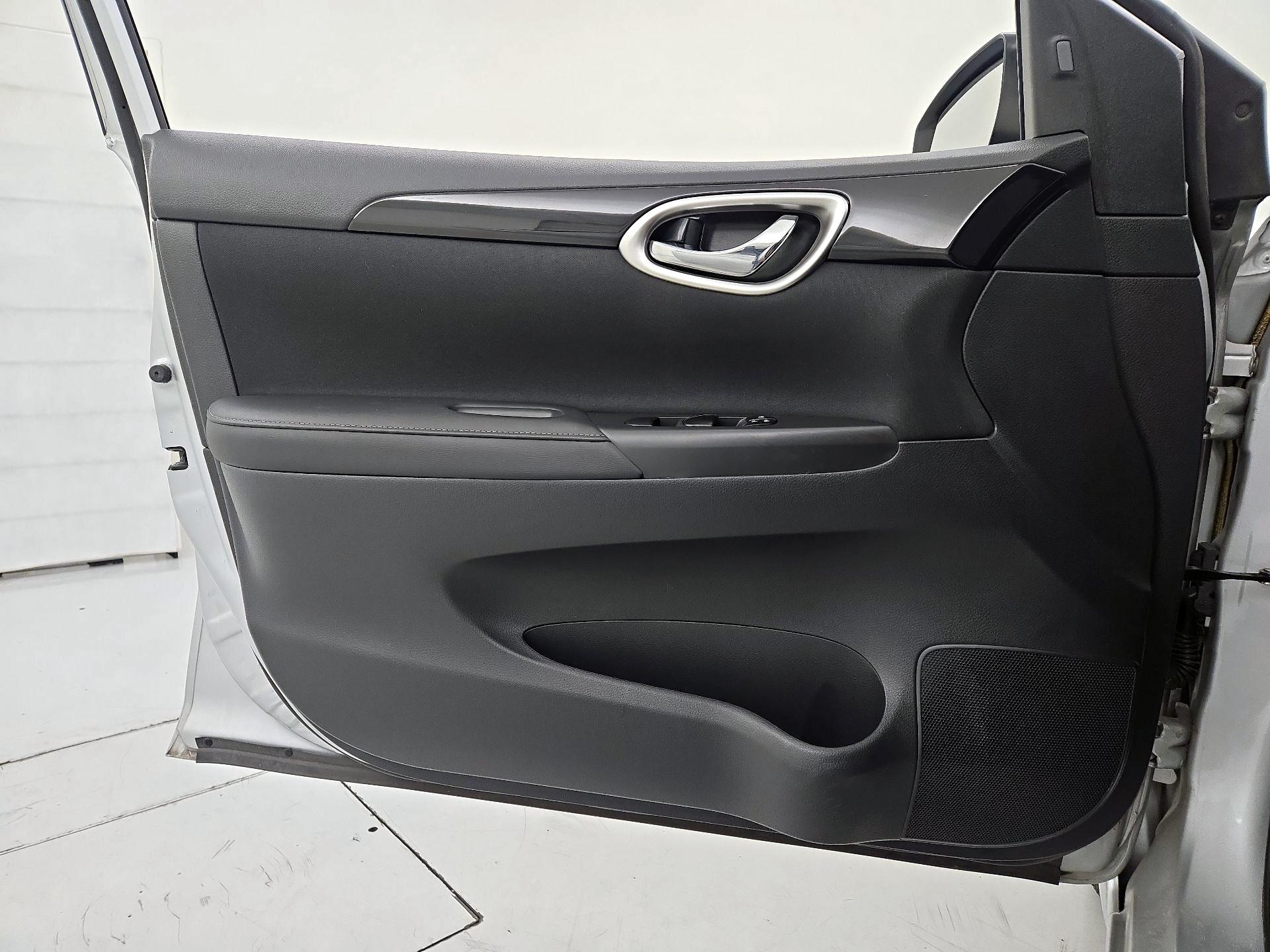 Thumbnail: 2019 Nissan Sentra - 12