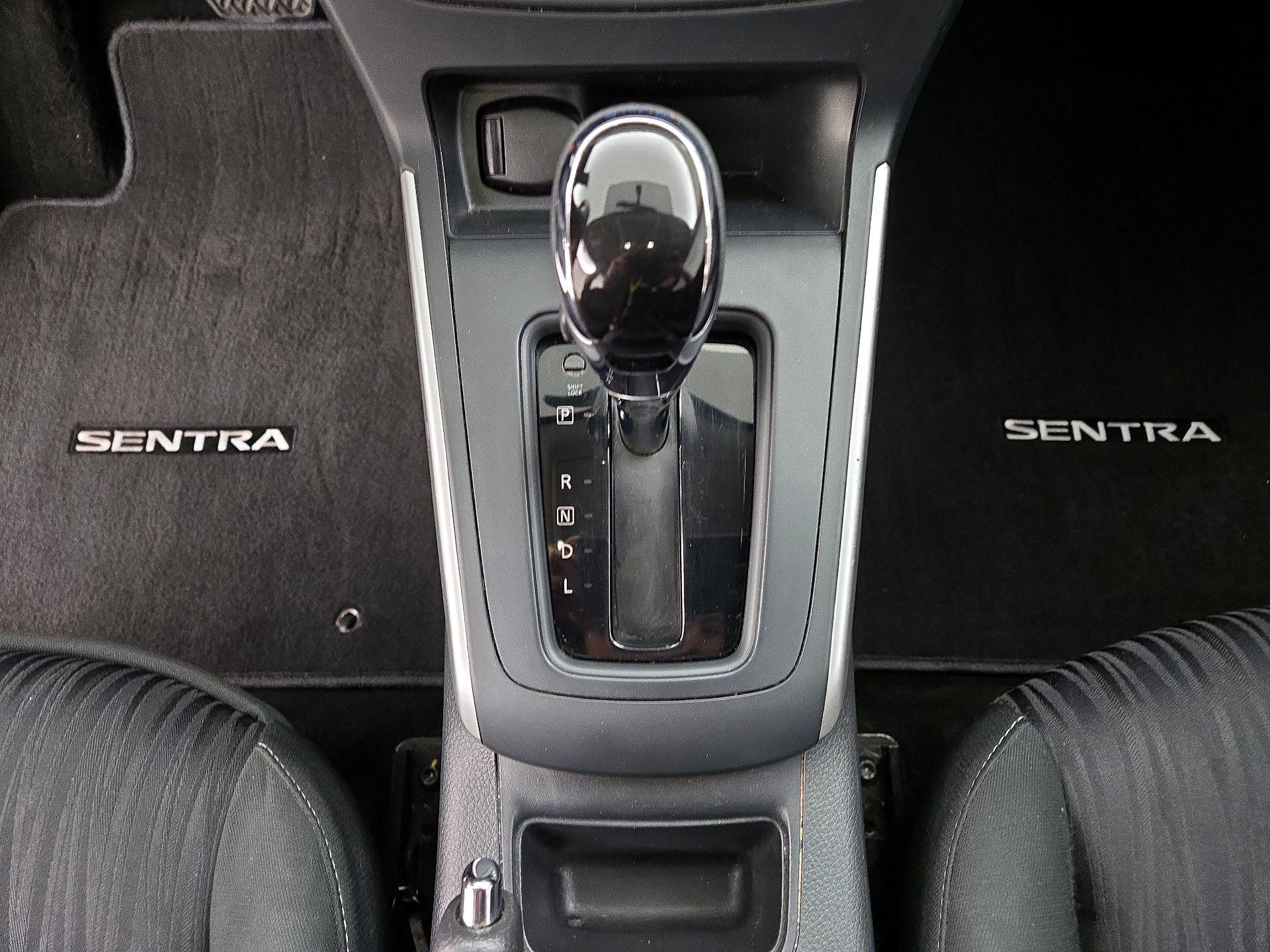 Thumbnail: 2019 Nissan Sentra - 17