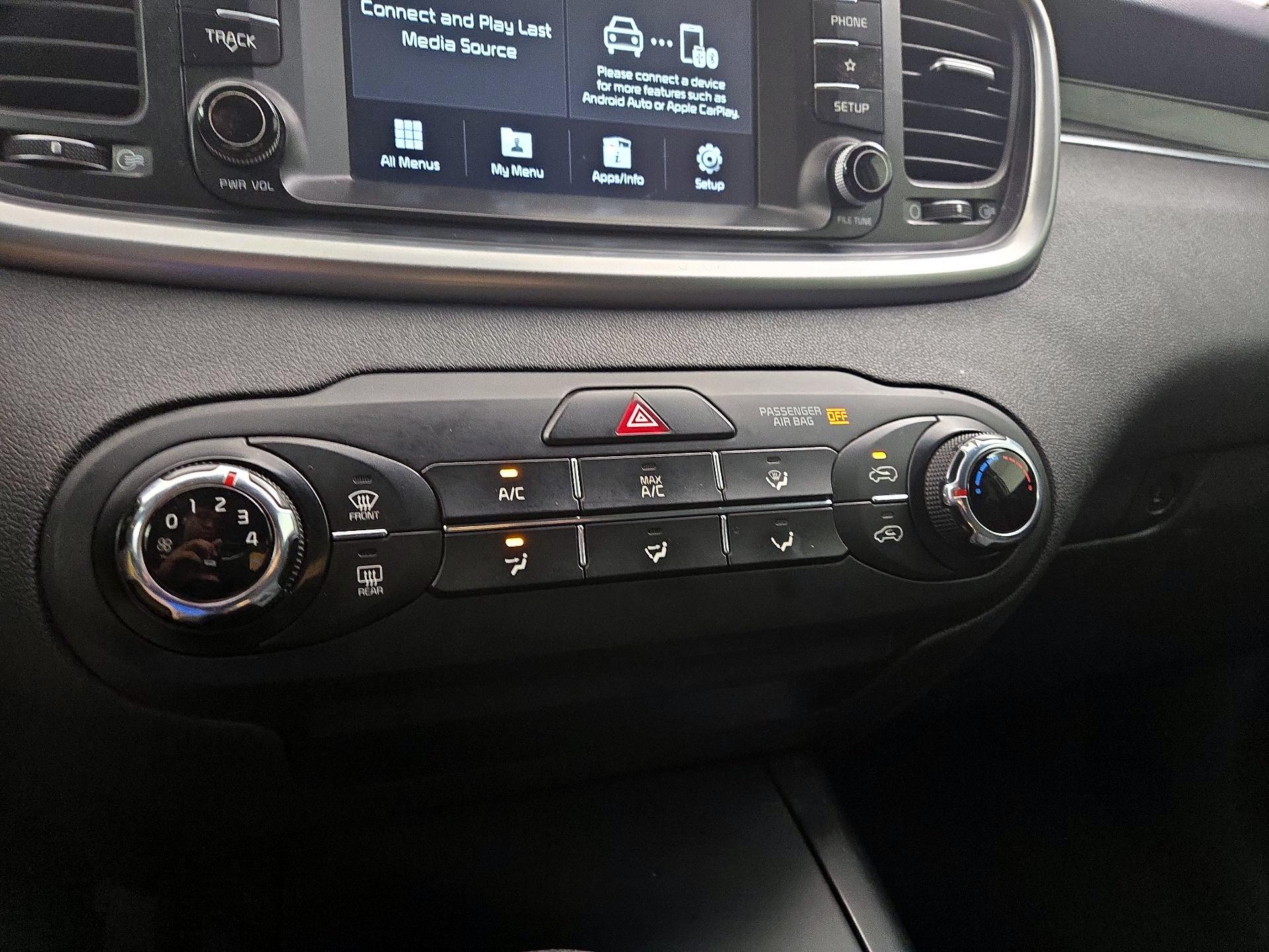 Thumbnail: 2019 Kia Sorento - 16