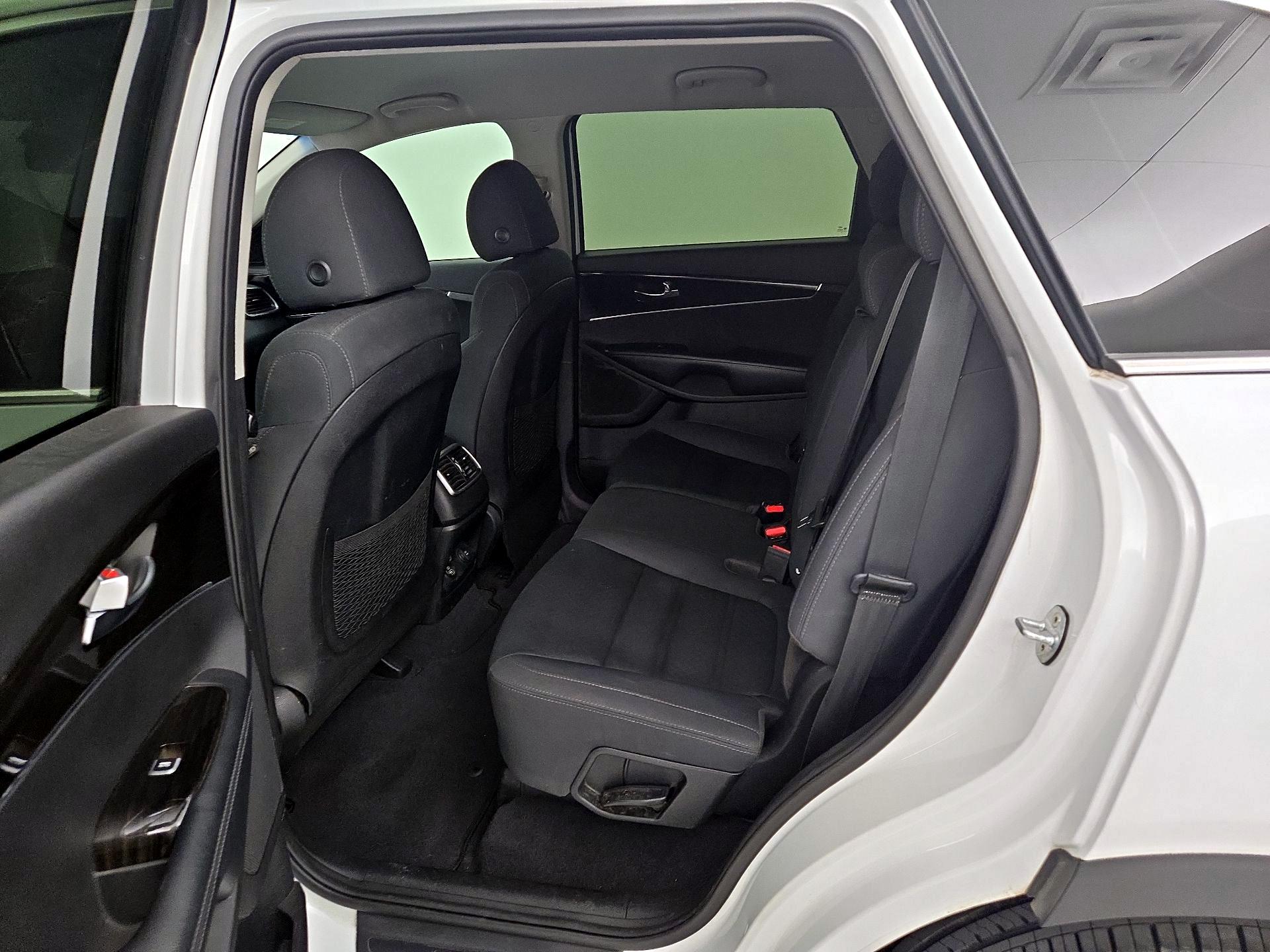 Thumbnail: 2019 Kia Sorento - 19