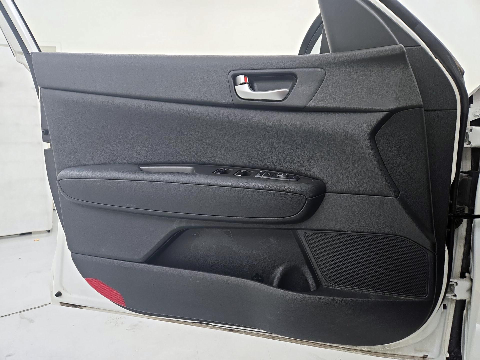 Thumbnail: 2016 Kia Optima - 12