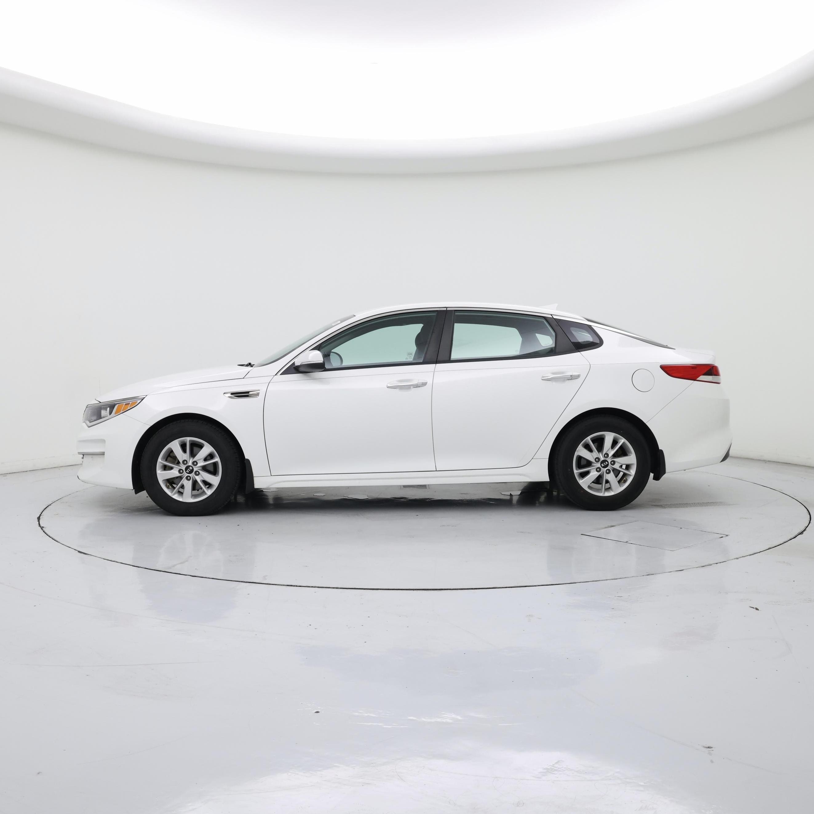 Thumbnail: 2016 Kia Optima - 3