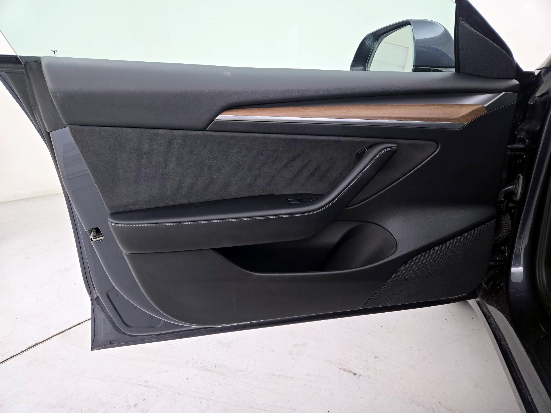Thumbnail: 2023 Tesla Model 3 - 12